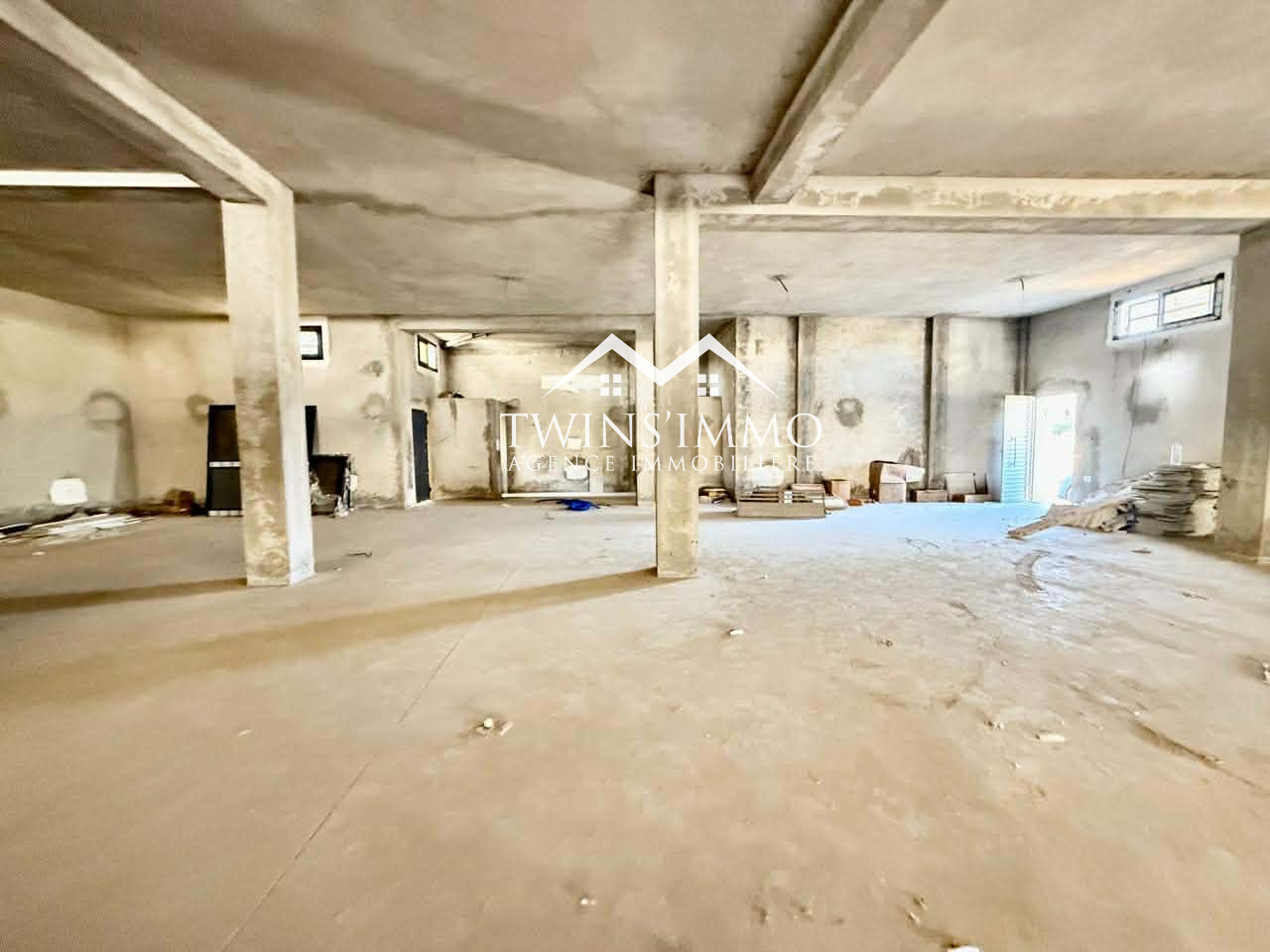 La Marsa&nbsp;Cite Bhar Lazreg&nbsp;Bureaux & Commerces&nbsp;Atelier,Garage&nbsp;D�p�t � bhar lazreg