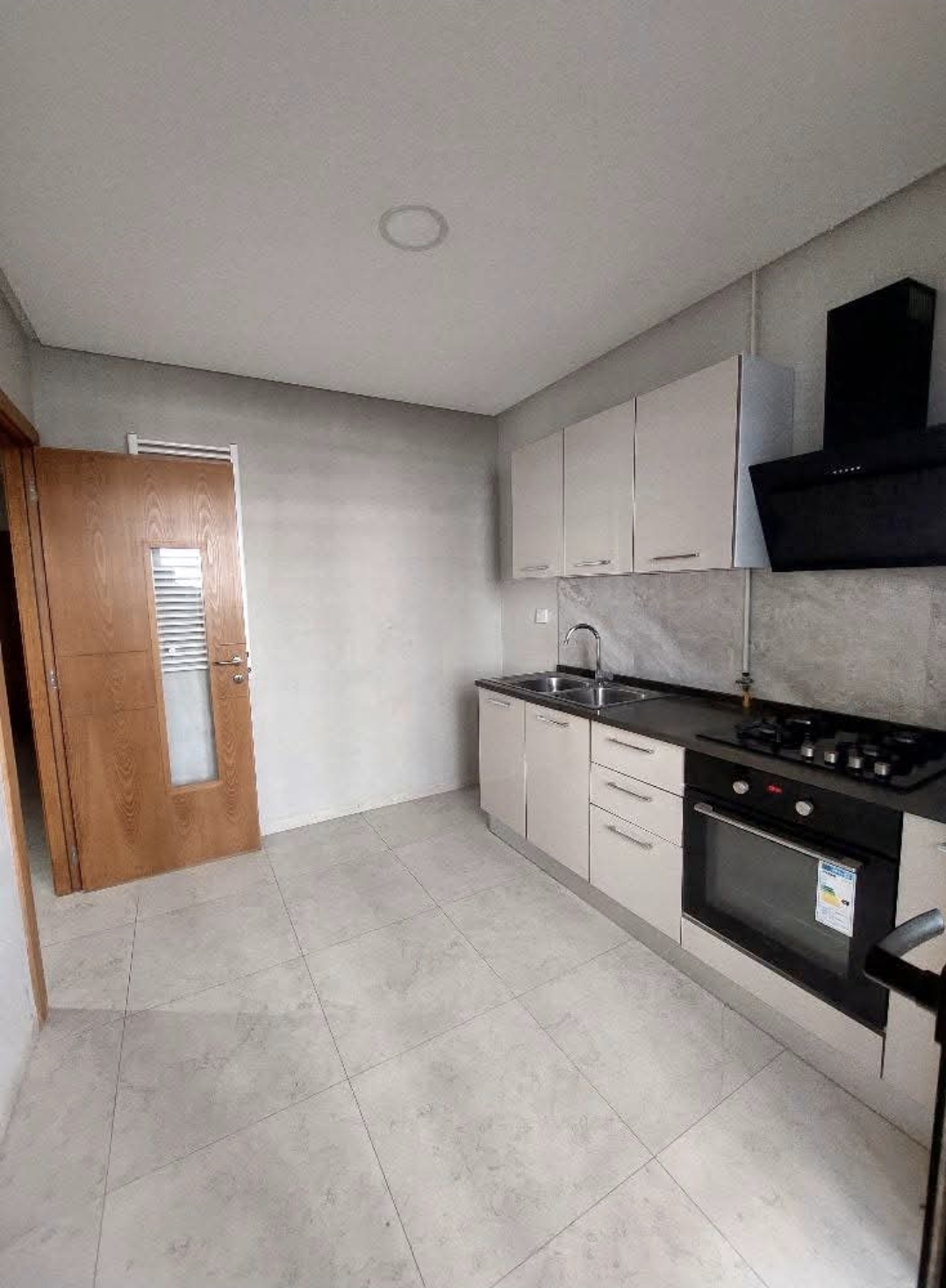 La Marsa&nbsp;El Aouina&nbsp;Location&nbsp;Appart. 2 pi�ces&nbsp;S plus 2 rdc avec ppk