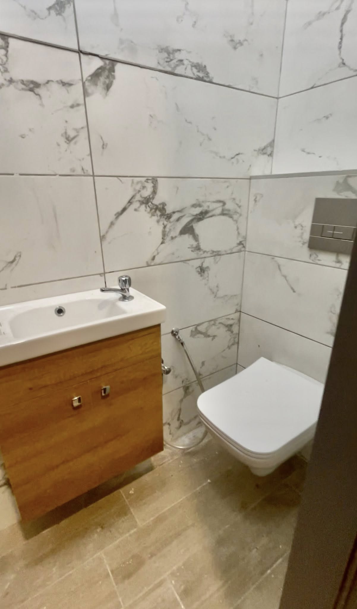 Bab Bhar&nbsp;Sidi Bahri&nbsp;Bureaux & Commerces&nbsp;Surfaces&nbsp;Local commercial 75 m lafayette tout commerce