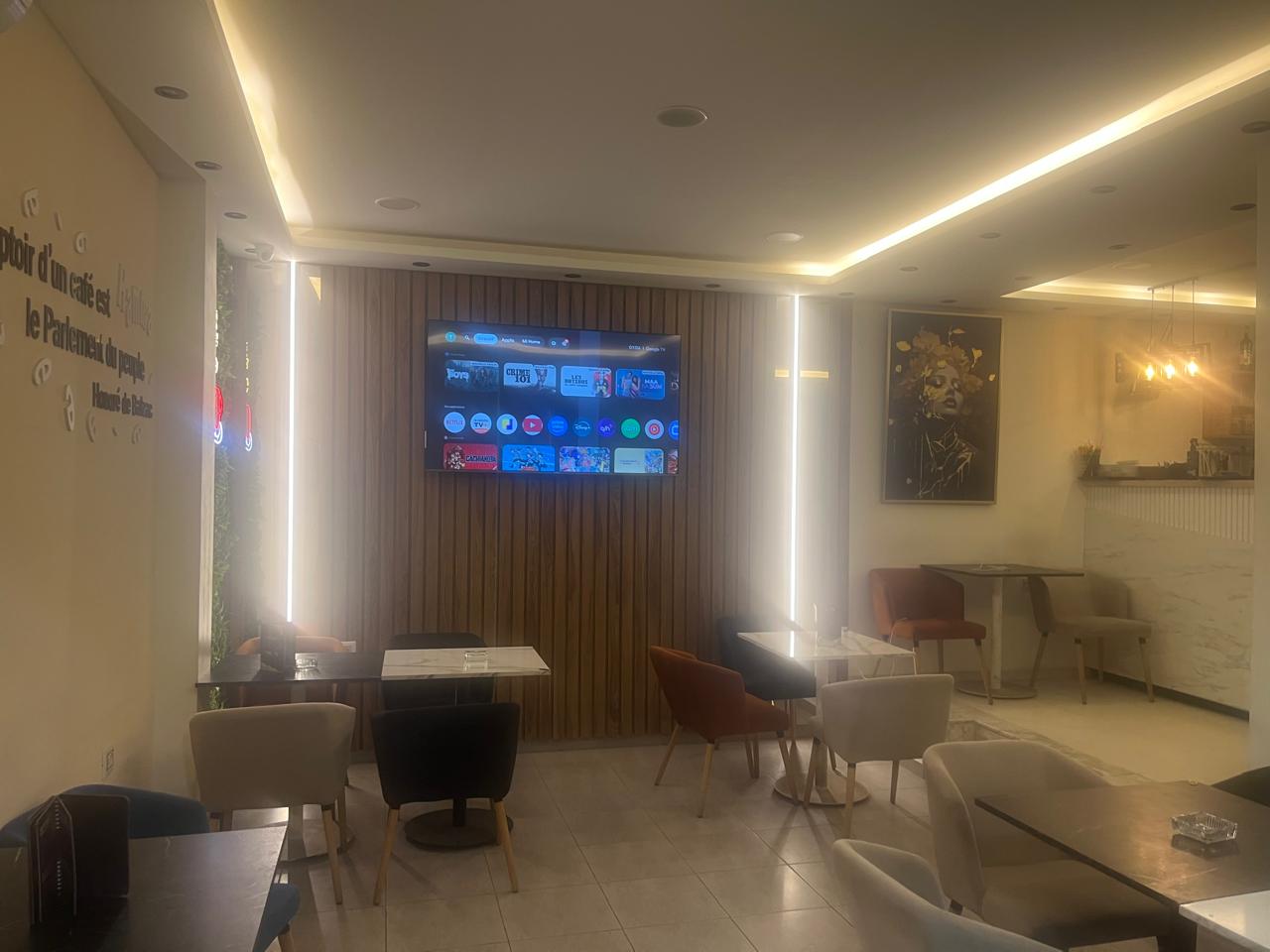 Ariana Ville&nbsp;El Menzah 5&nbsp;Vente&nbsp;Surfaces&nbsp;Fond et mat�riel caf�t�ria menzah 5