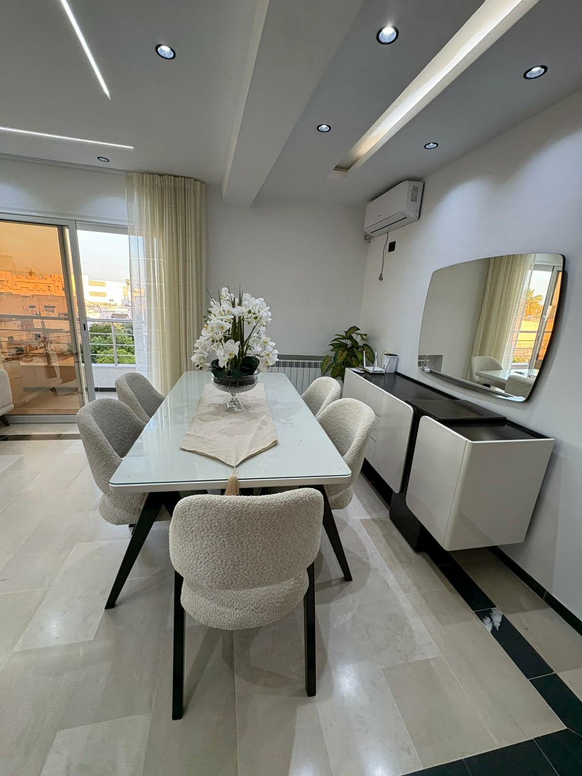 Ezzahra&nbsp;Ezzahra&nbsp;Salon - Salle � manger &nbsp;Salons&nbsp;Salon et salle � manger presque neufs