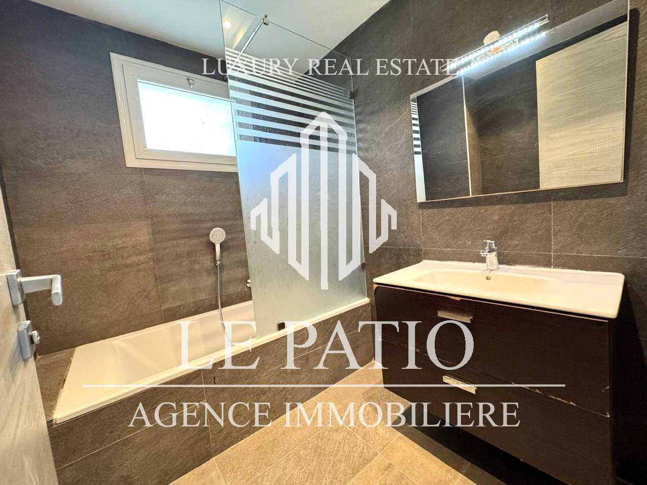 La Soukra&nbsp;La Soukra&nbsp;Location&nbsp;Appart. 3 pi�ces&nbsp;Appartement s2 a la soukra avec un petit jardin