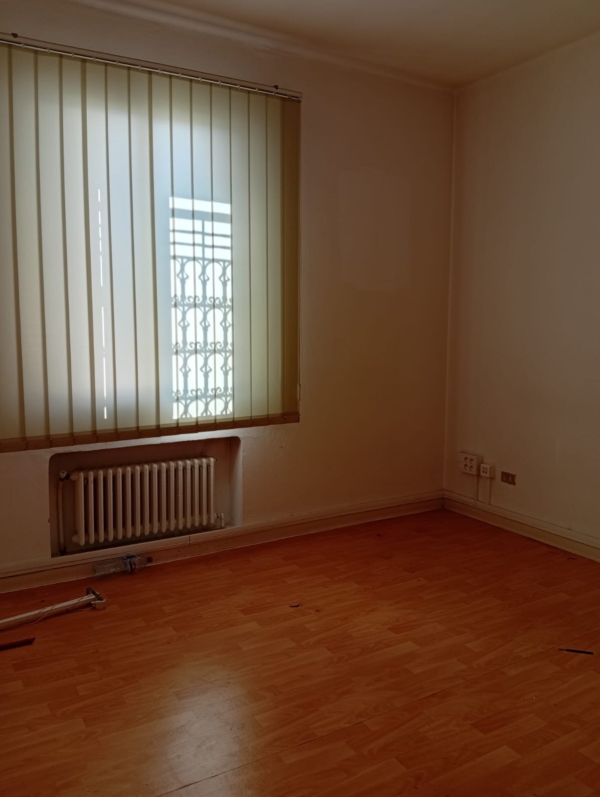 Cite El Khadra&nbsp;Cite El Khadra&nbsp;Bureaux & Commerces&nbsp;Bureau&nbsp;Un �tage de villa usage bureautique � alain savary