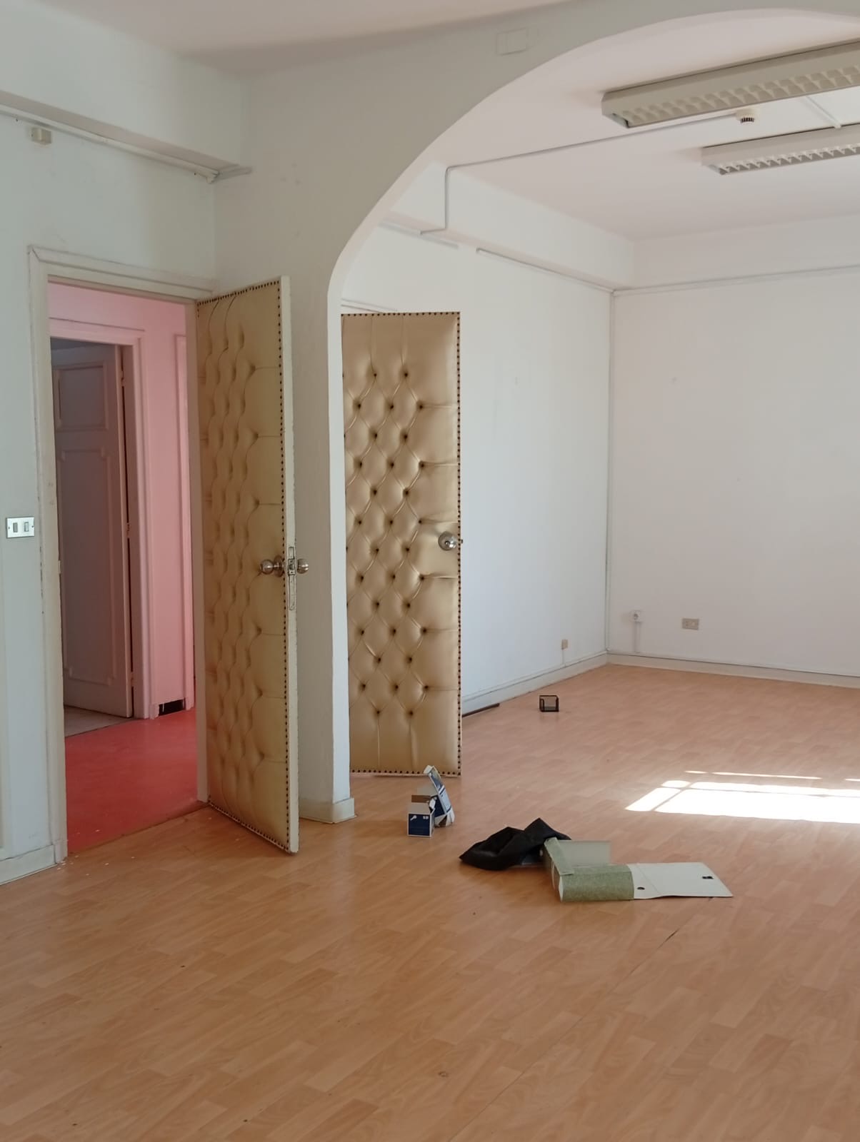 Cite El Khadra&nbsp;Cite El Khadra&nbsp;Bureaux & Commerces&nbsp;Bureau&nbsp;Un �tage de villa usage bureautique � alain savary