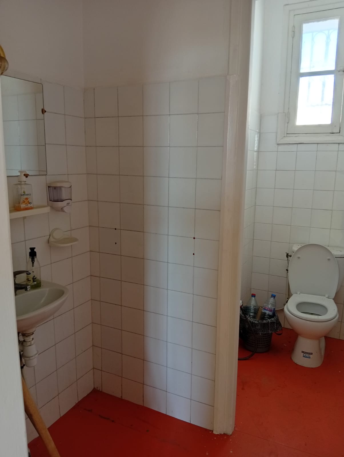 Cite El Khadra&nbsp;Cite El Khadra&nbsp;Bureaux & Commerces&nbsp;Bureau&nbsp;Un �tage de villa usage bureautique � alain savary