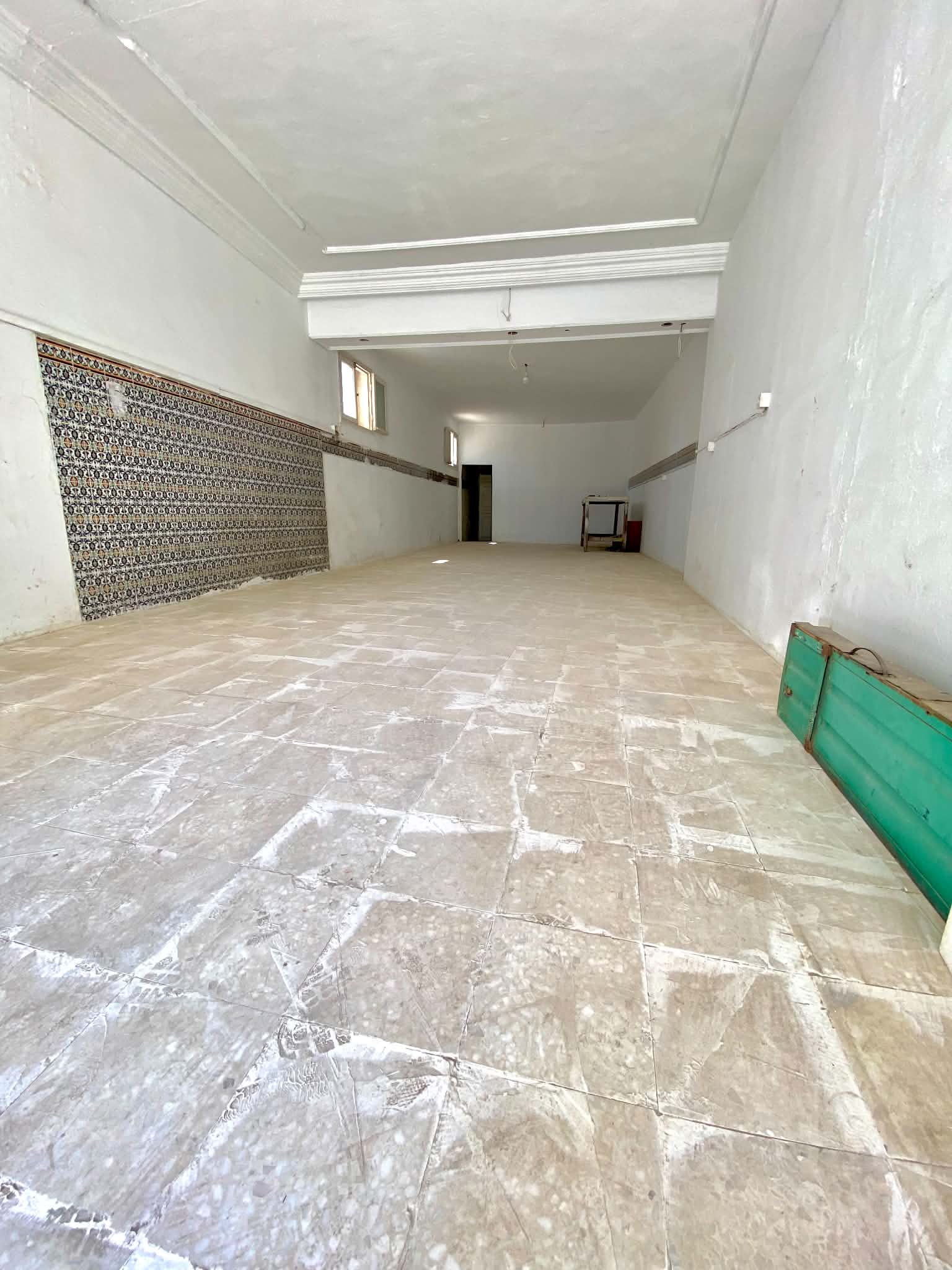 La Marsa&nbsp;Cite Bhar Lazreg&nbsp;Location&nbsp;Surfaces&nbsp;Un depot 80m sur la route principale