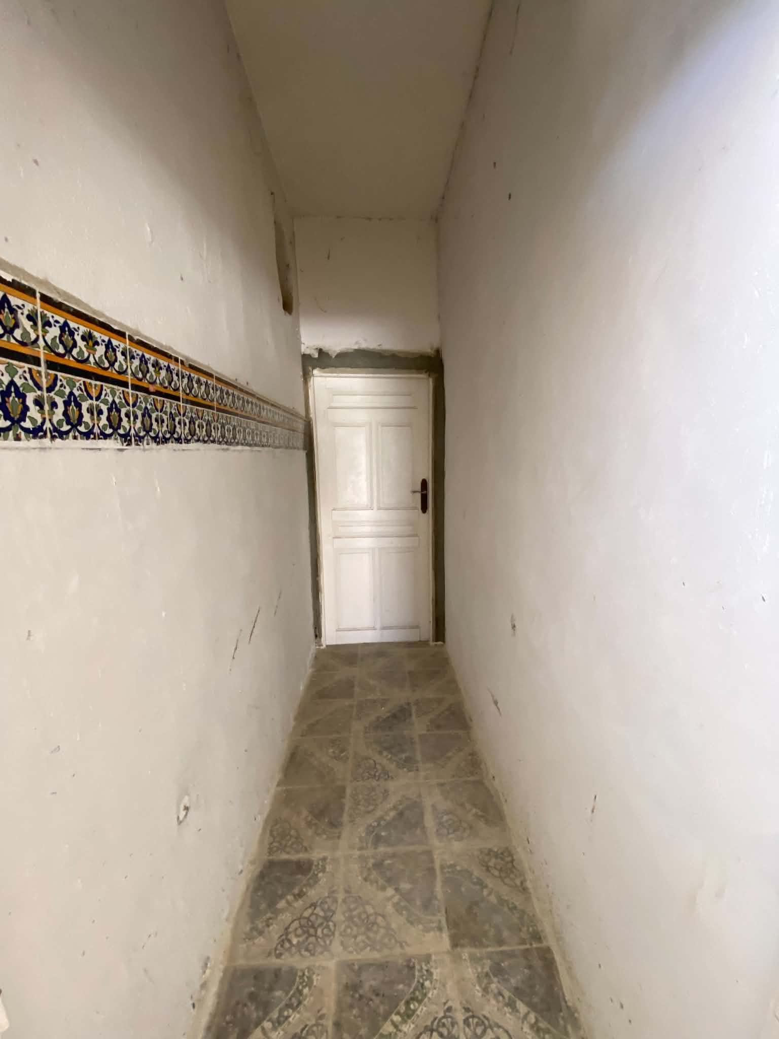 La Marsa&nbsp;Cite Bhar Lazreg&nbsp;Location&nbsp;Surfaces&nbsp;Un depot 80m sur la route principale