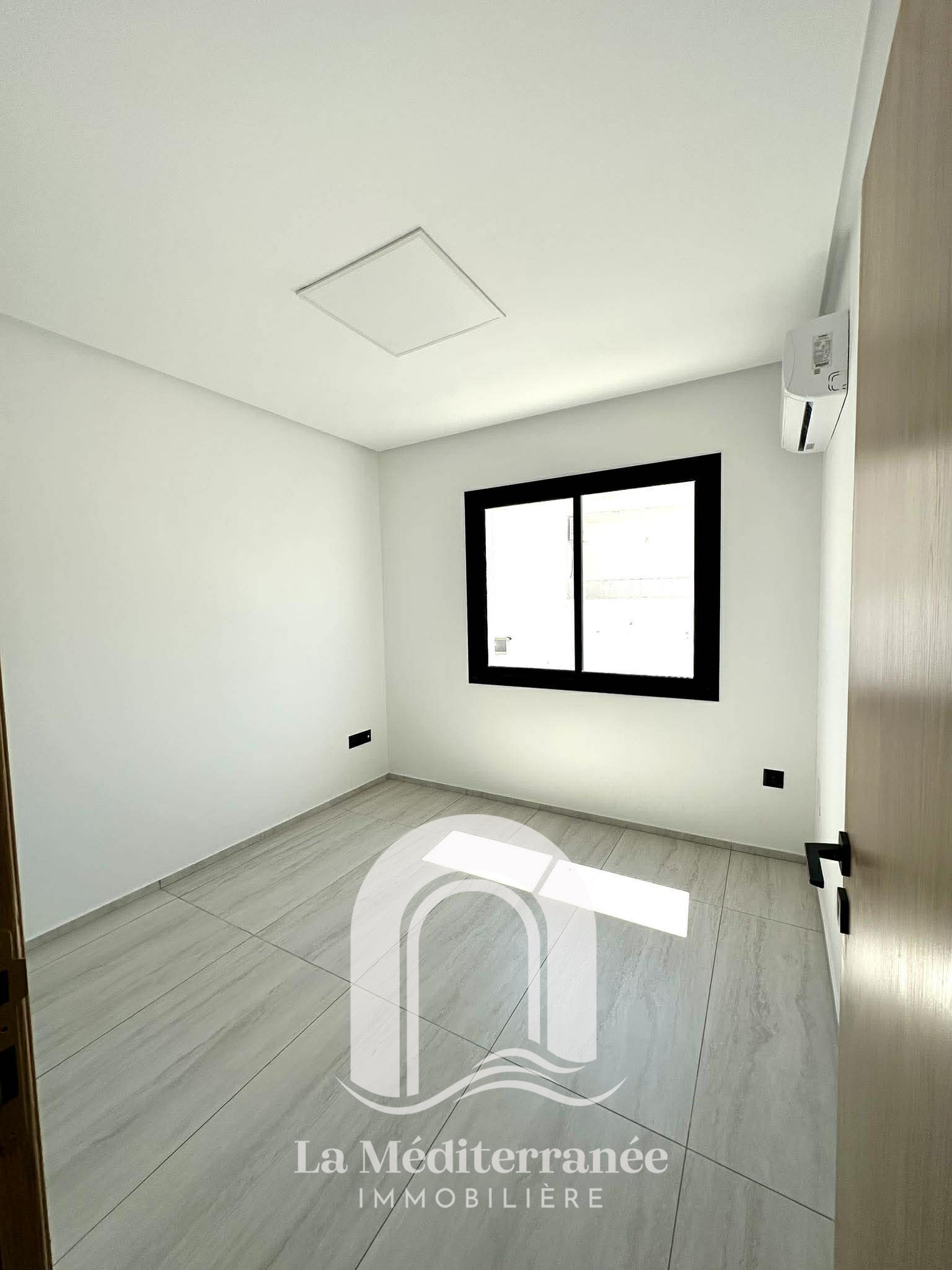 Rades&nbsp;Rades&nbsp;Location&nbsp;Appart. 2 pi�ces&nbsp;Bureau � radess