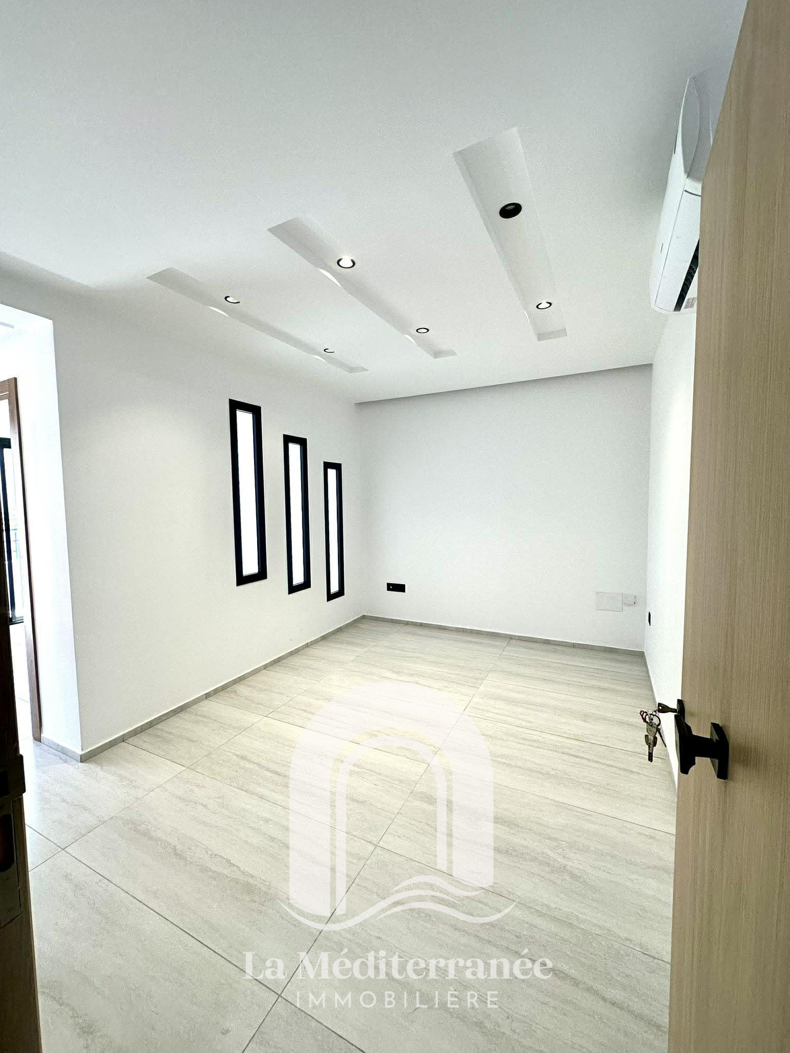 Rades&nbsp;Rades&nbsp;Location&nbsp;Appart. 2 pi�ces&nbsp;Bureau � radess