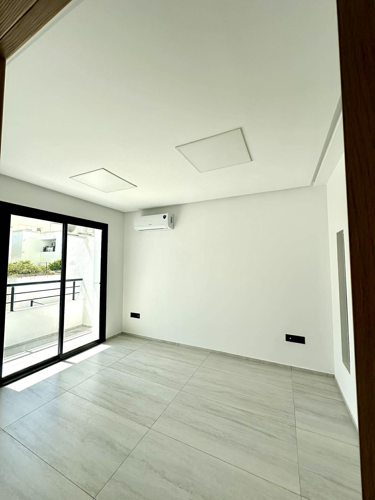 Rades&nbsp;Rades&nbsp;Location&nbsp;Appart. 2 pi�ces&nbsp;Bureau � radess