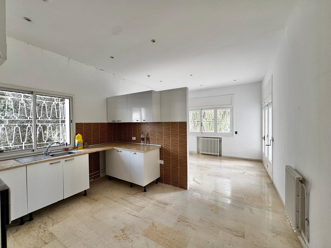 La Marsa&nbsp;Marsa Ennassim&nbsp;Location&nbsp;Appart. 4 pi�ces&nbsp;A usage bureautique une villa s4 avec jardin