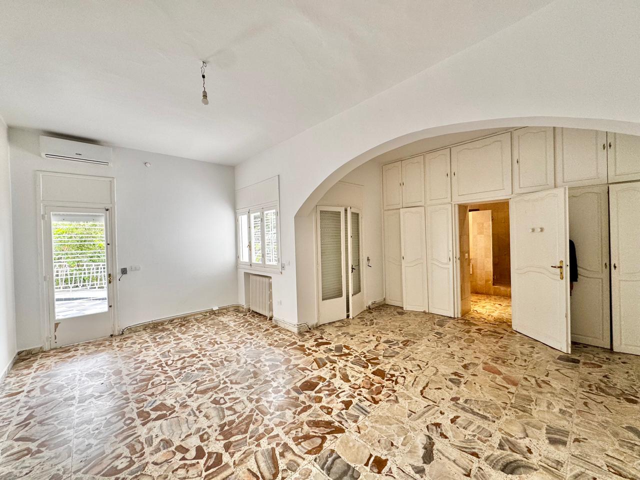 La Marsa&nbsp;Marsa Ennassim&nbsp;Location&nbsp;Appart. 4 pi�ces&nbsp;A usage bureautique une villa s4 avec jardin