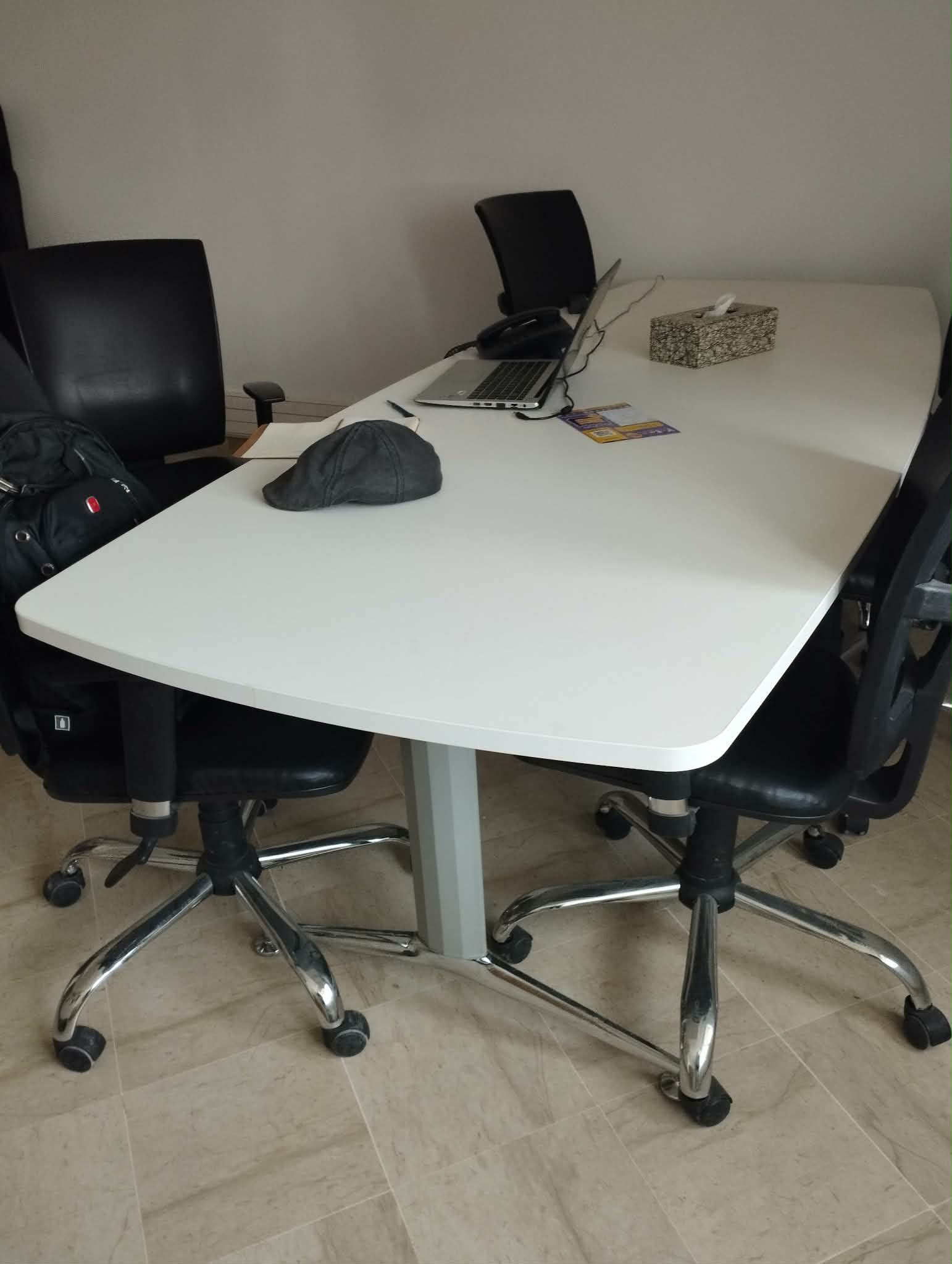 Bou Mhel El Bassatine&nbsp;Bou Mhel&nbsp;Meubles de bureau&nbsp;Bureaux - Tables&nbsp;Chaises et table de bureau