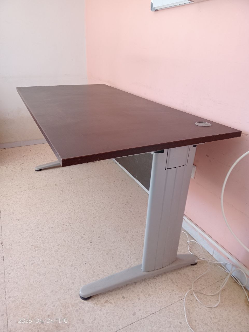 El Menzah&nbsp;El Menzah 9&nbsp;Meubles de bureau&nbsp;Materiels Accessoires de bureau&nbsp;Mobilier de qualit� � saisir tr�s int�ressante