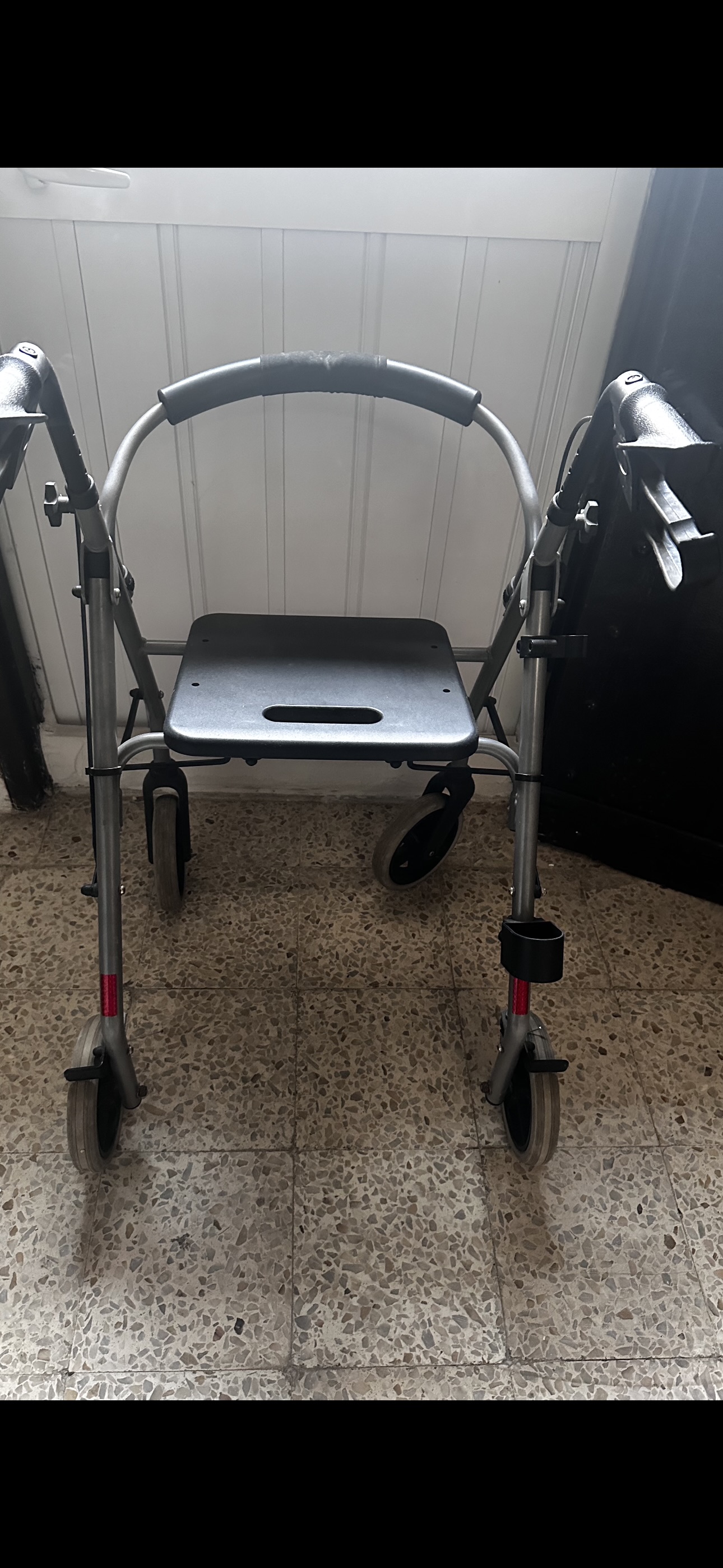 La Soukra&nbsp;La Soukra&nbsp;Autre&nbsp;Autre&nbsp;Chariot pour personnes agee