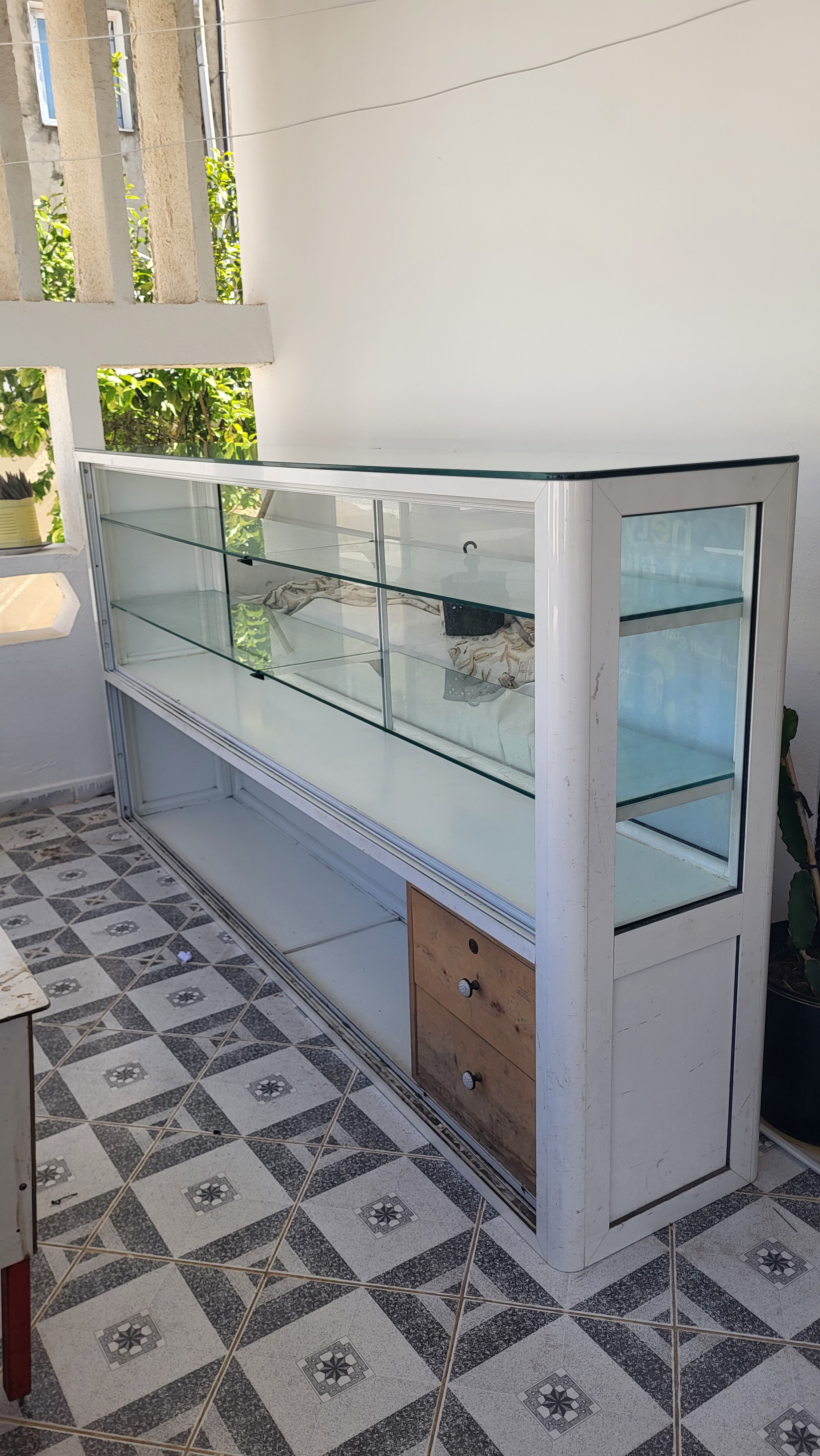 Grombalia&nbsp;Cite Erriadh&nbsp;Autres meubles&nbsp;Autres&nbsp;Comptoir aluminium