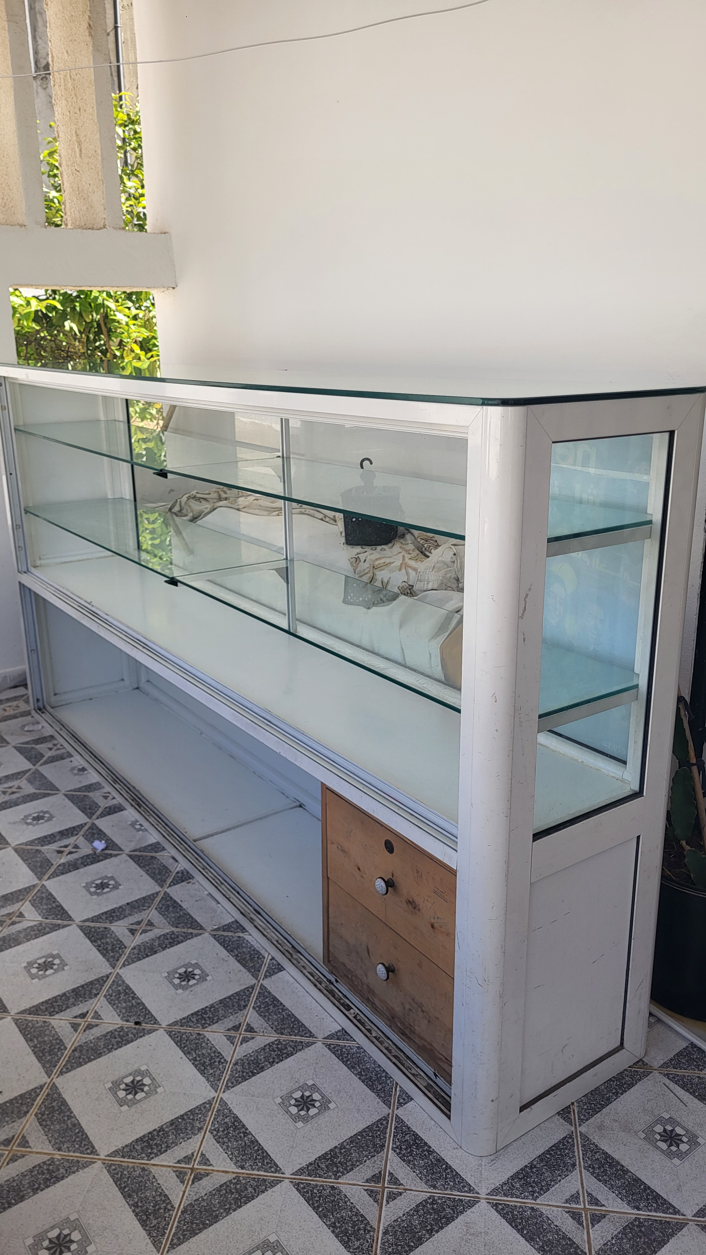 Grombalia&nbsp;Cite Erriadh&nbsp;Autres meubles&nbsp;Autres&nbsp;Comptoir aluminium