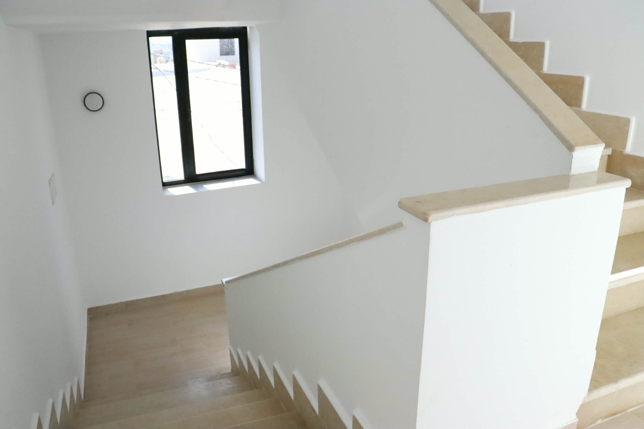 Ksar Helal&nbsp;Ksar Helal&nbsp;Location&nbsp;Duplex&nbsp;B�timent neuf 200 m2 centre ksar hellal