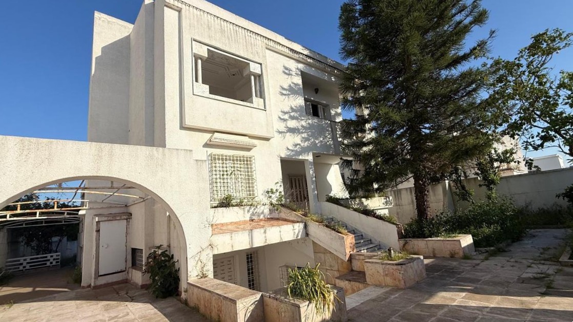 Ariana Ville&nbsp;El Menzah 6&nbsp;Vente&nbsp;Maisons&nbsp;Villa sur trois niveaux a menzah 6