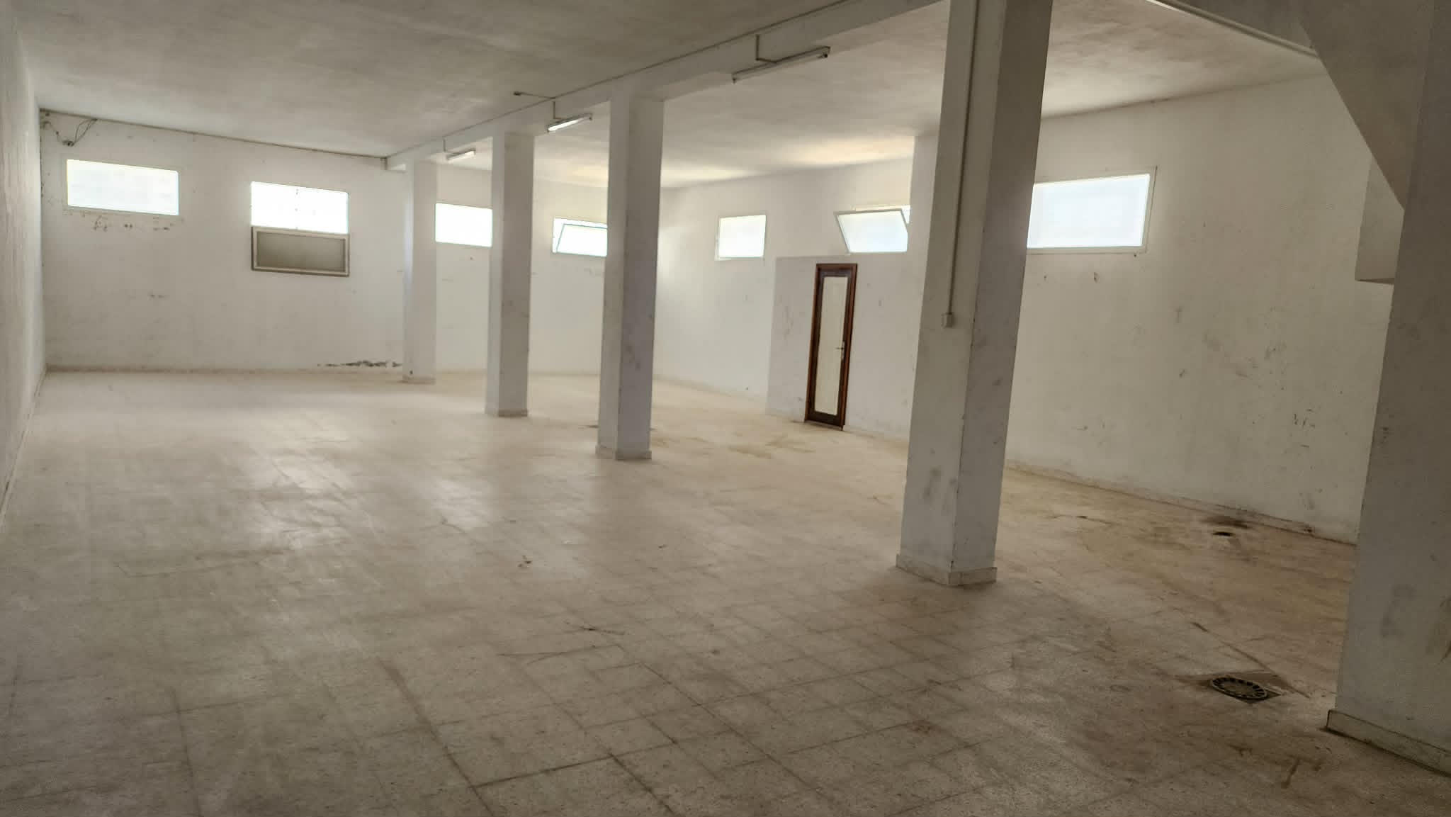 La Soukra&nbsp;La Soukra&nbsp;Bureaux & Commerces&nbsp;Atelier,Garage&nbsp;D�p�t de 230 m la soukra sidi fradj