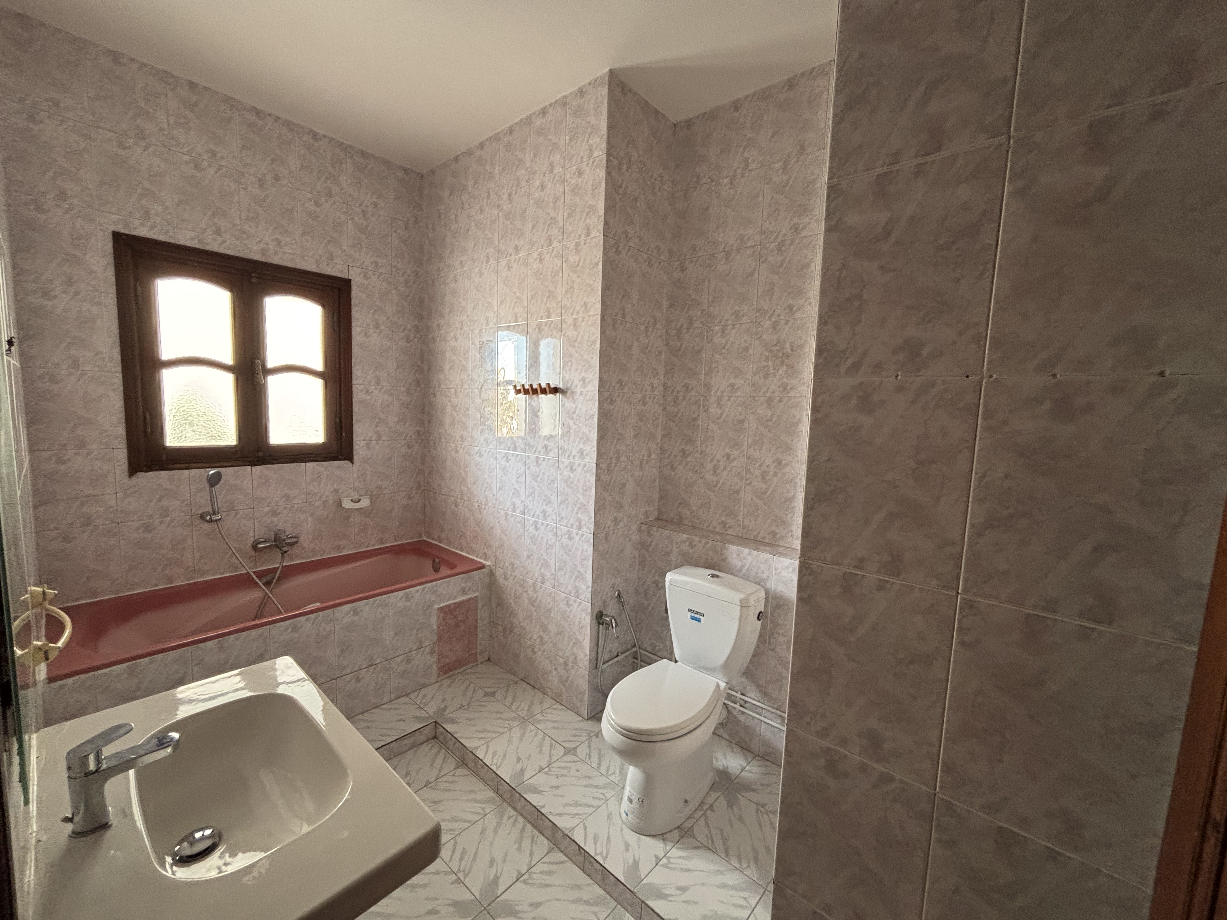 La Soukra&nbsp;Cite El Boustene 1&nbsp;Location&nbsp;Appart. 3 pi�ces&nbsp;Bel appartement s3 avec rooftop