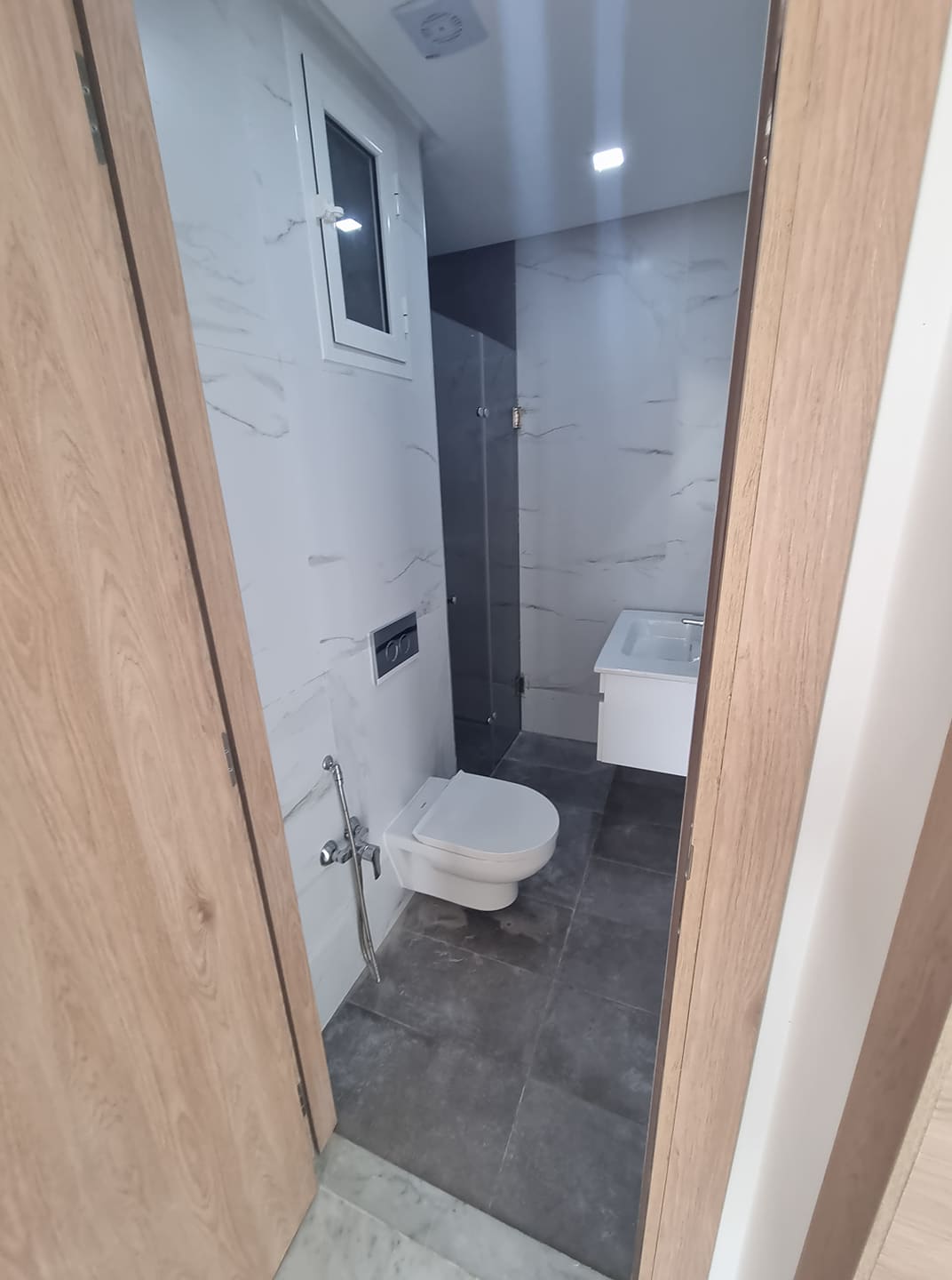 Ain Zaghouan&nbsp;Ain Zaghouan&nbsp;Location&nbsp;Appart. 2 pi�ces&nbsp;S plus un avec un jardin � la nv soukra