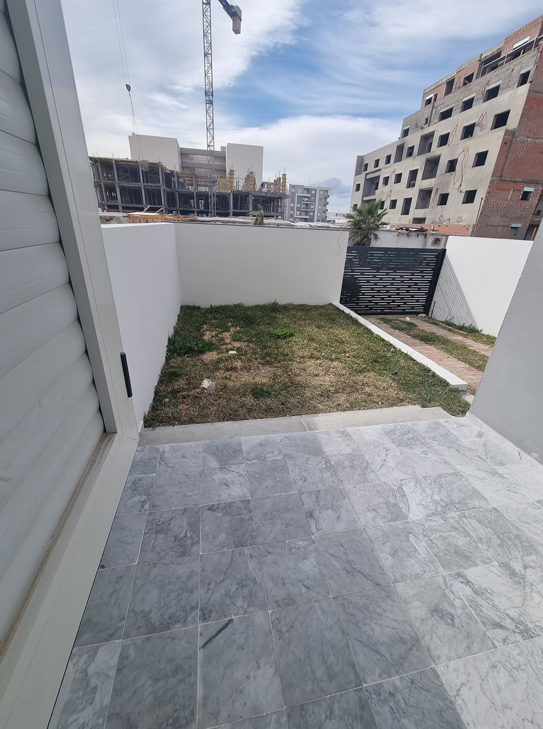 Ain Zaghouan&nbsp;Ain Zaghouan&nbsp;Location&nbsp;Appart. 2 pi�ces&nbsp;S plus un avec un jardin � la nv soukra