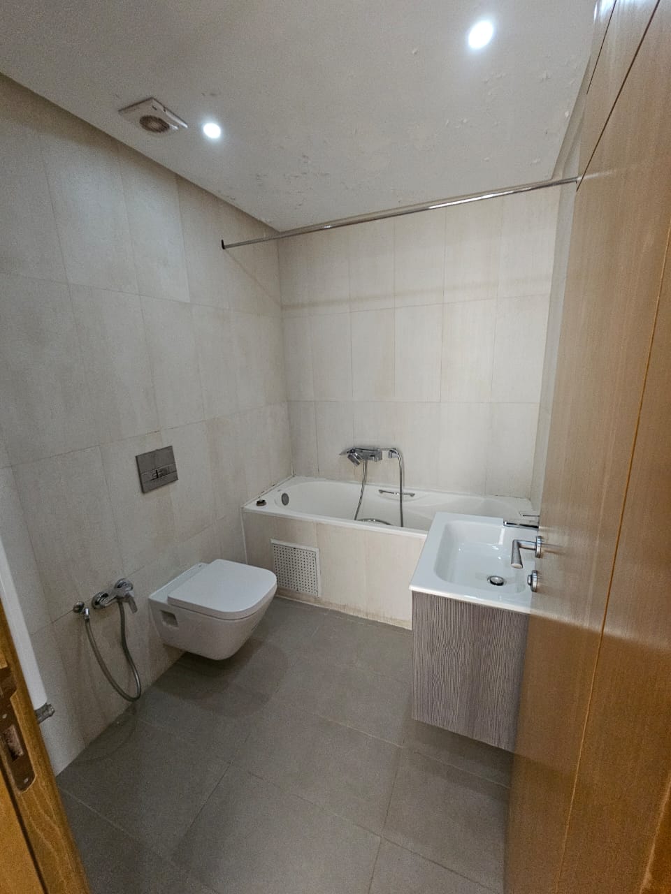 Ain Zaghouan&nbsp;Ain Zaghouan&nbsp;Location&nbsp;Appart. 2 pi�ces&nbsp;S plus un tr�s spacieux � la nv soukra