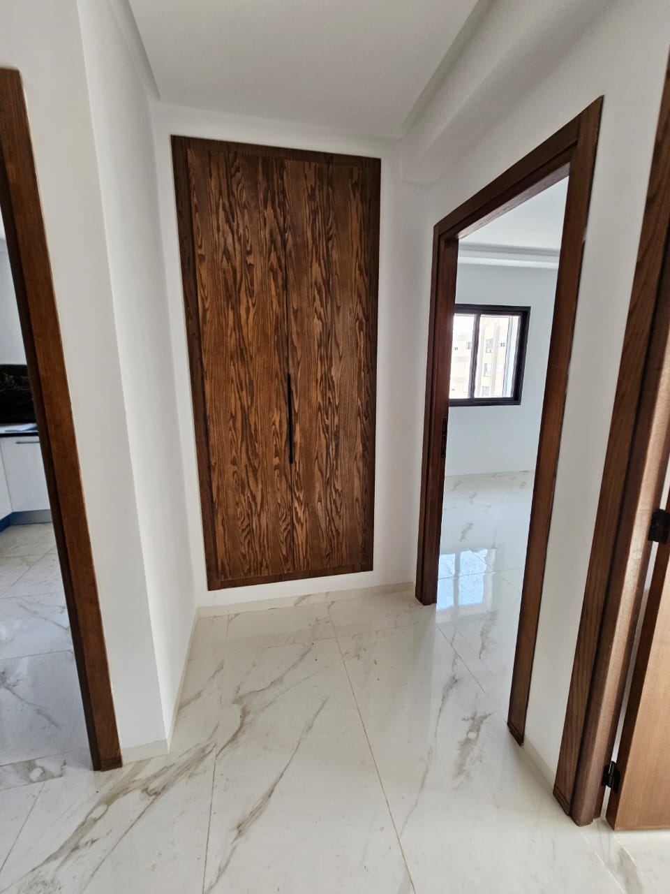 Ain Zaghouan&nbsp;Ain Zaghouan&nbsp;Location&nbsp;Appart. 3 pi�ces&nbsp;S plus deux tr�s propre et lumineux � l'aouina