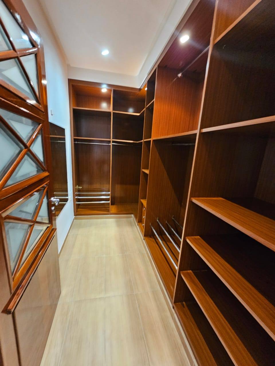 Ariana Ville&nbsp;Cite Ennasr 2&nbsp;Location&nbsp;Appart. 5 pi�ces+&nbsp;Etage de villa � ennaser2