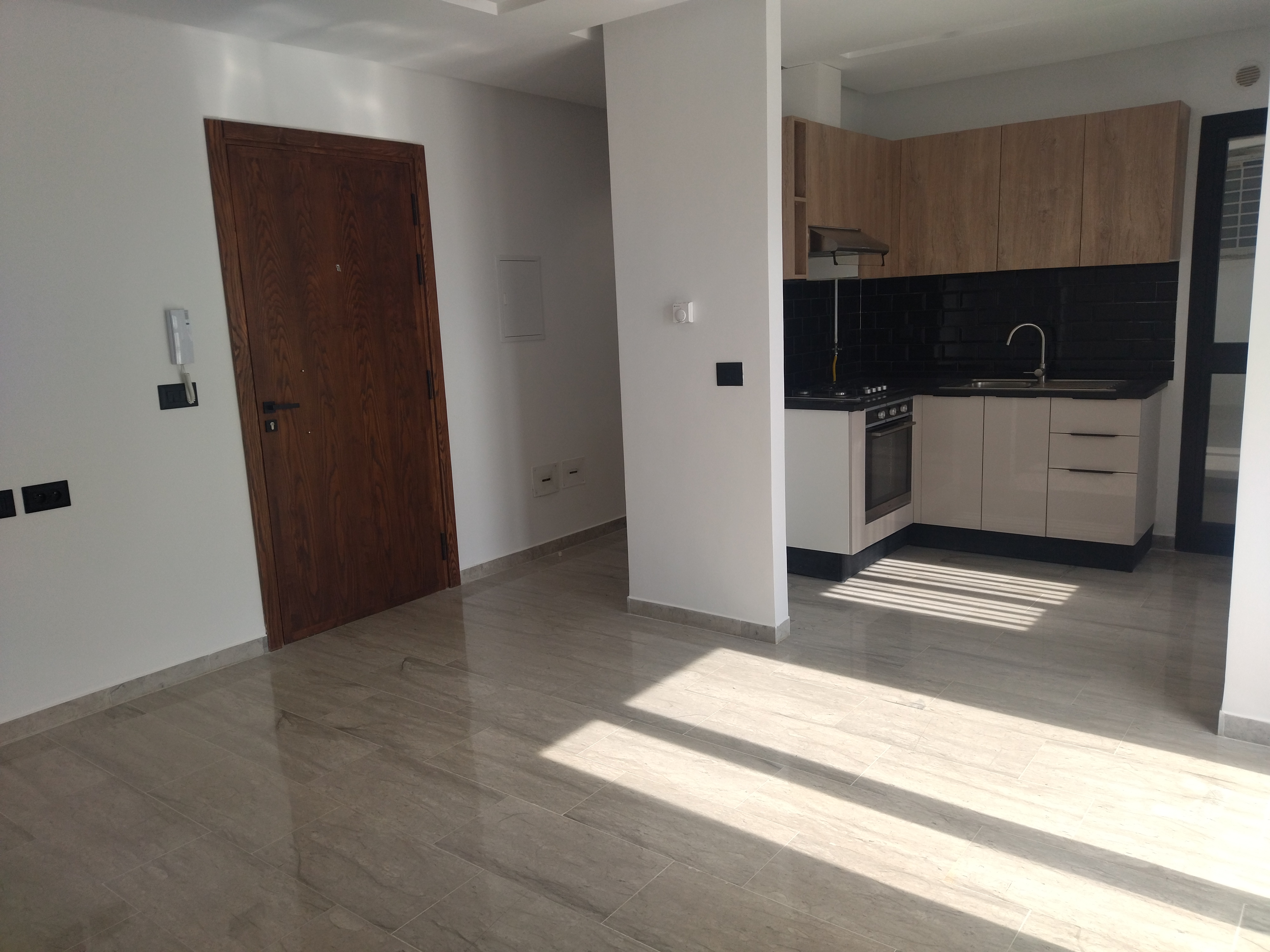 La Soukra&nbsp;La Soukra&nbsp;Location&nbsp;Appart. 2 pi�ces&nbsp;S1 lumineux