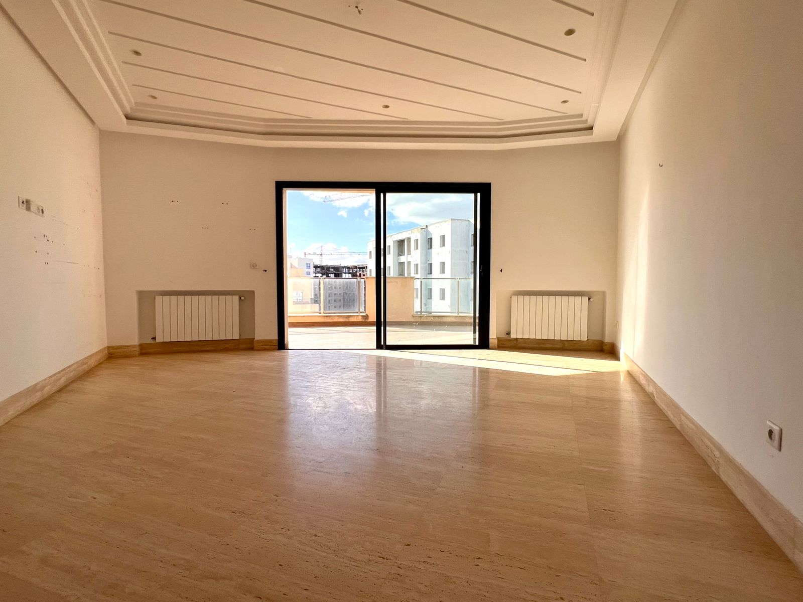 Ain Zaghouan&nbsp;Jardins de Carthage&nbsp;Location&nbsp;Appart. 4 pi�ces&nbsp;Bel appartement  avec  piscine jardin de carthage