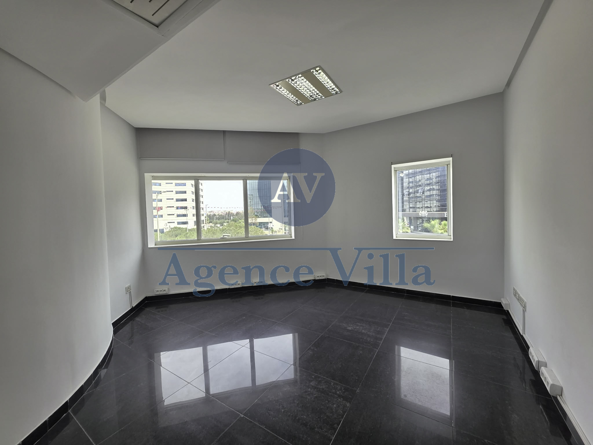 La Marsa&nbsp;Berge Du Lac&nbsp;Bureaux & Commerces&nbsp;Bureau&nbsp;Bureau au lac 2 excellente visibilit�