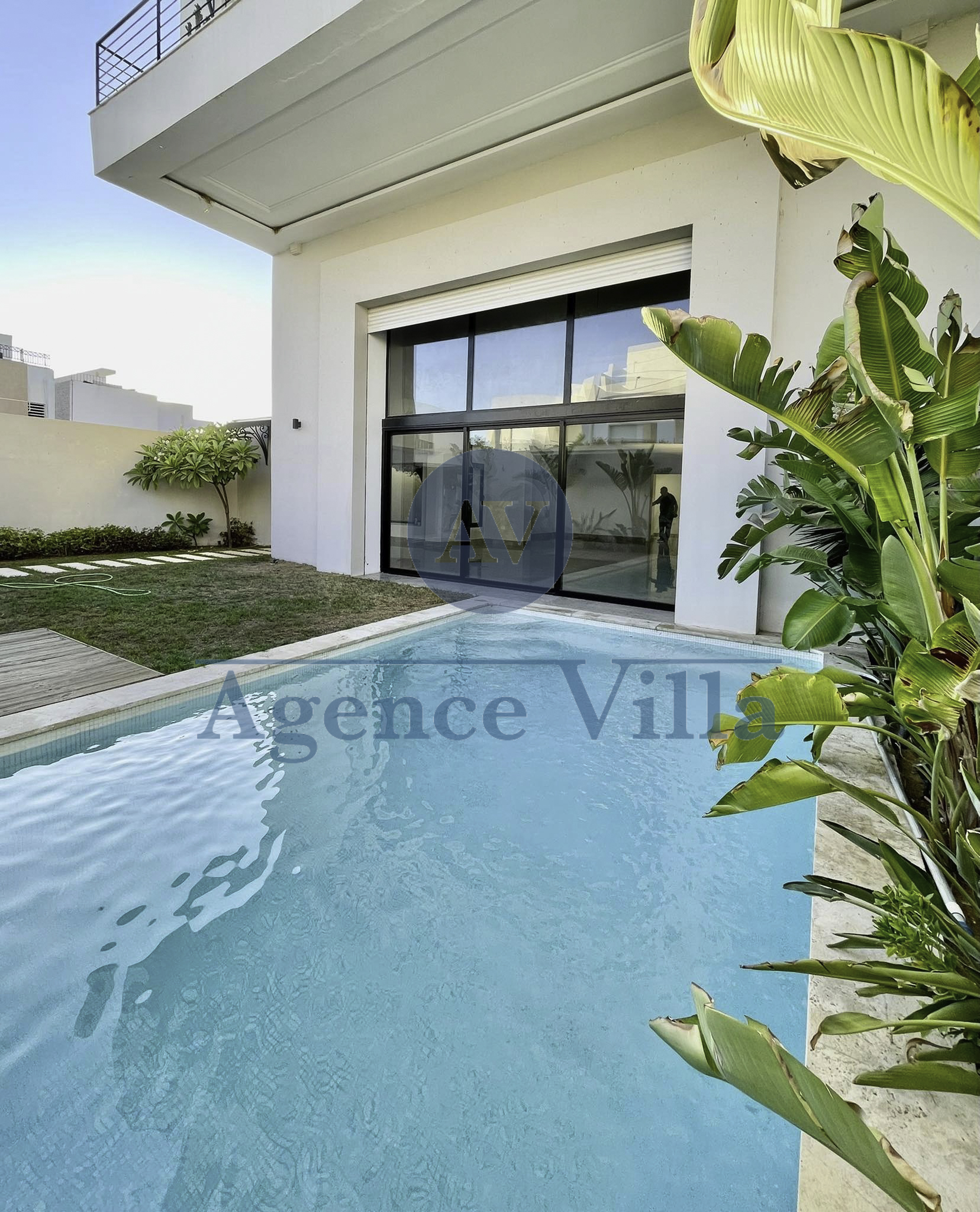 La Marsa&nbsp;Gammart&nbsp;Location&nbsp;Appart. 5 pi�ces+&nbsp;Superbe villa s5 avec piscine � gammarth