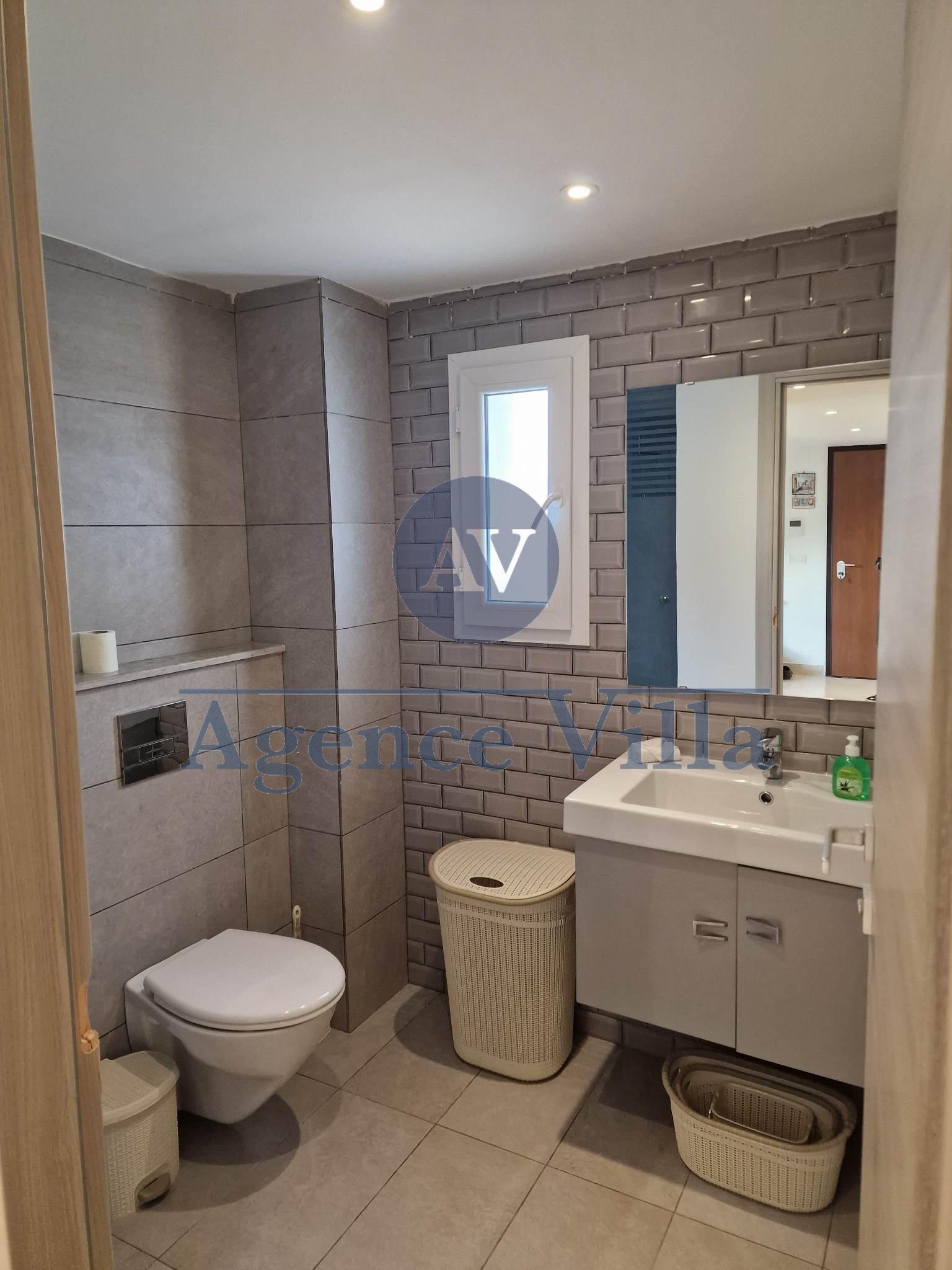 La Marsa&nbsp;Marsa Ennassim&nbsp;Location&nbsp;Appart. 4 pi�ces&nbsp;Duplex s3 meubl� � la marsa