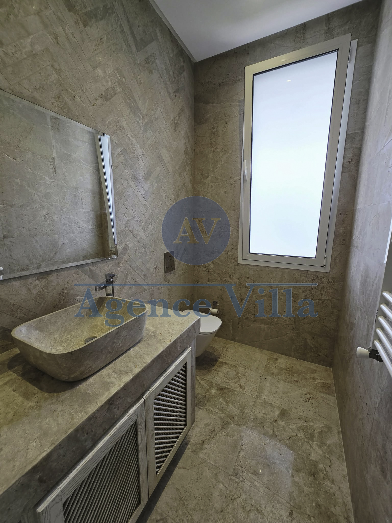 La Marsa&nbsp;Gammart&nbsp;Location&nbsp;Appart. 4 pi�ces&nbsp;Superbe villa moderne avec piscine � gammarth