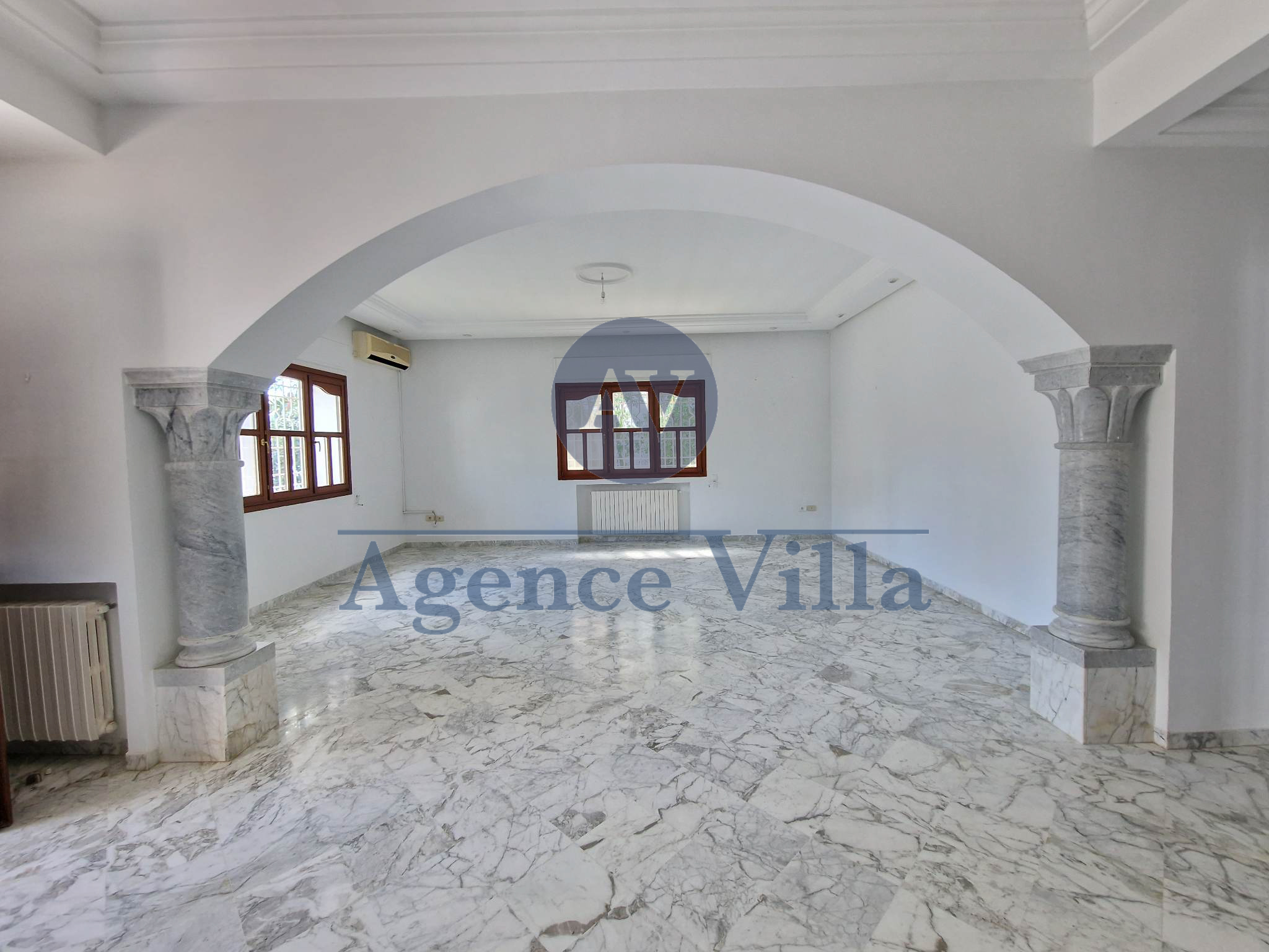 La Marsa&nbsp;Marsa Erriadh&nbsp;Location&nbsp;Appart. 5 pi�ces+&nbsp;Villa plain pied s4 � la marsa