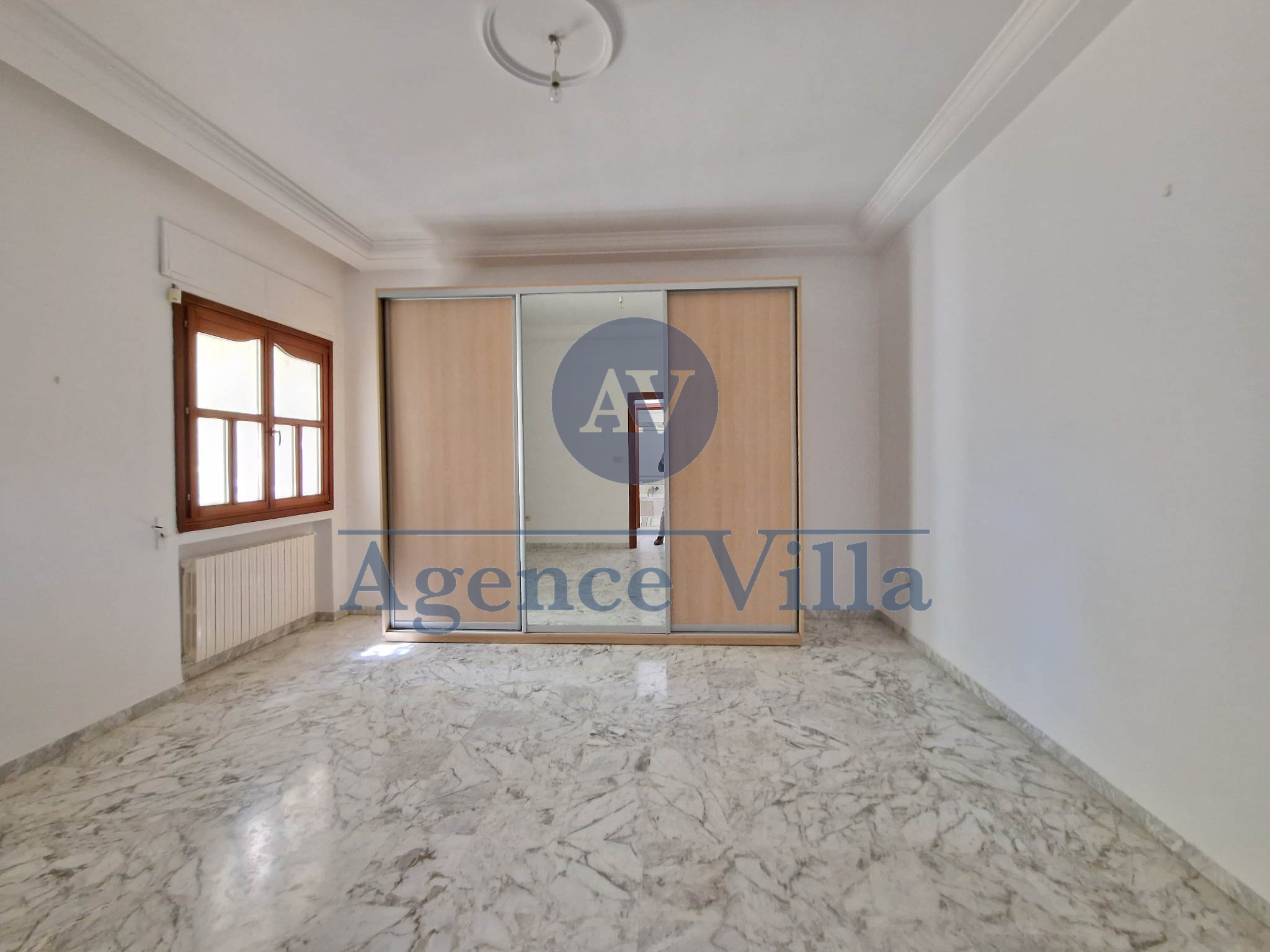 La Marsa&nbsp;Marsa Erriadh&nbsp;Location&nbsp;Appart. 5 pi�ces+&nbsp;Villa plain pied s4 � la marsa