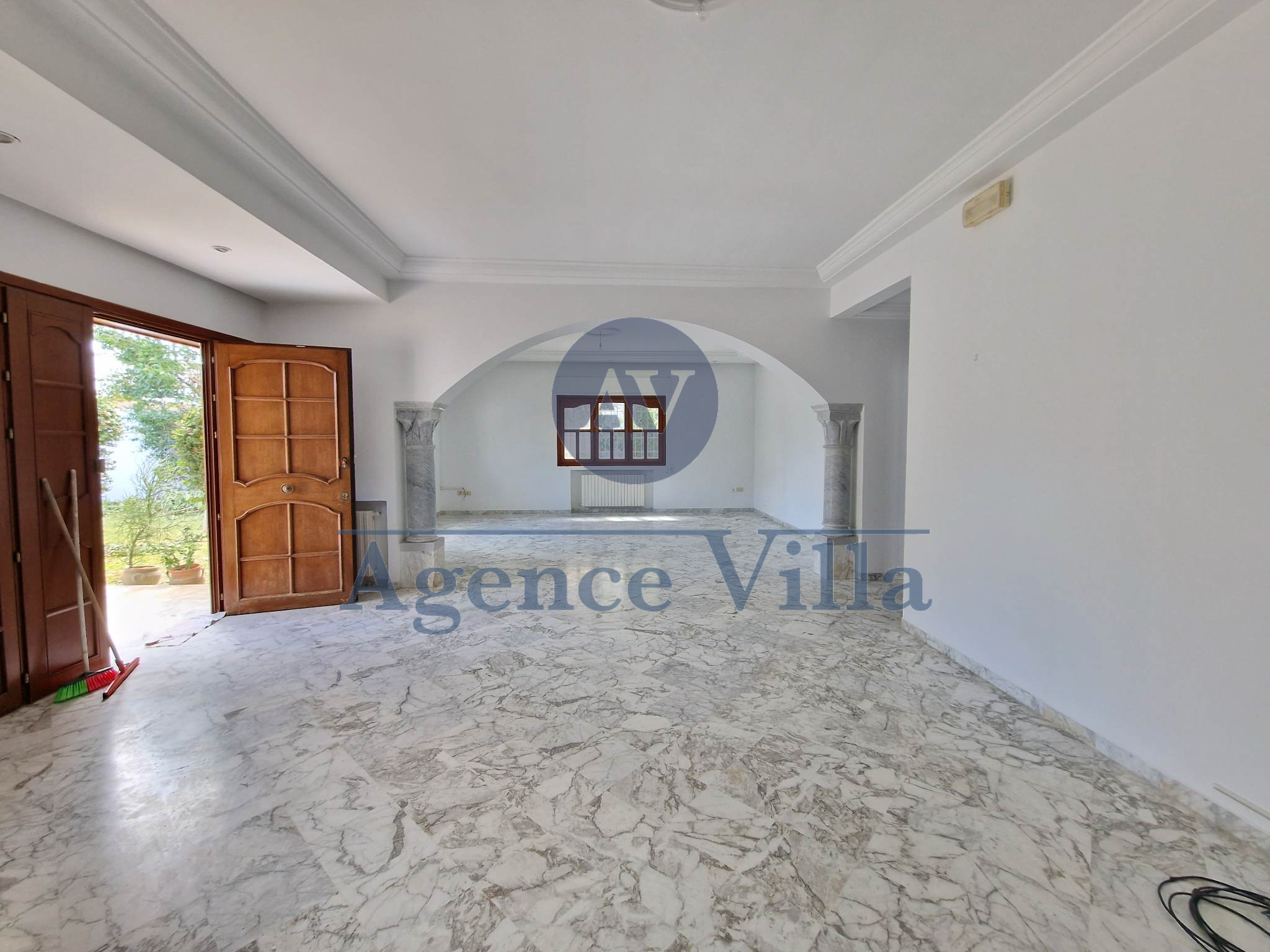 La Marsa&nbsp;Marsa Erriadh&nbsp;Location&nbsp;Appart. 5 pi�ces+&nbsp;Villa plain pied s4 � la marsa
