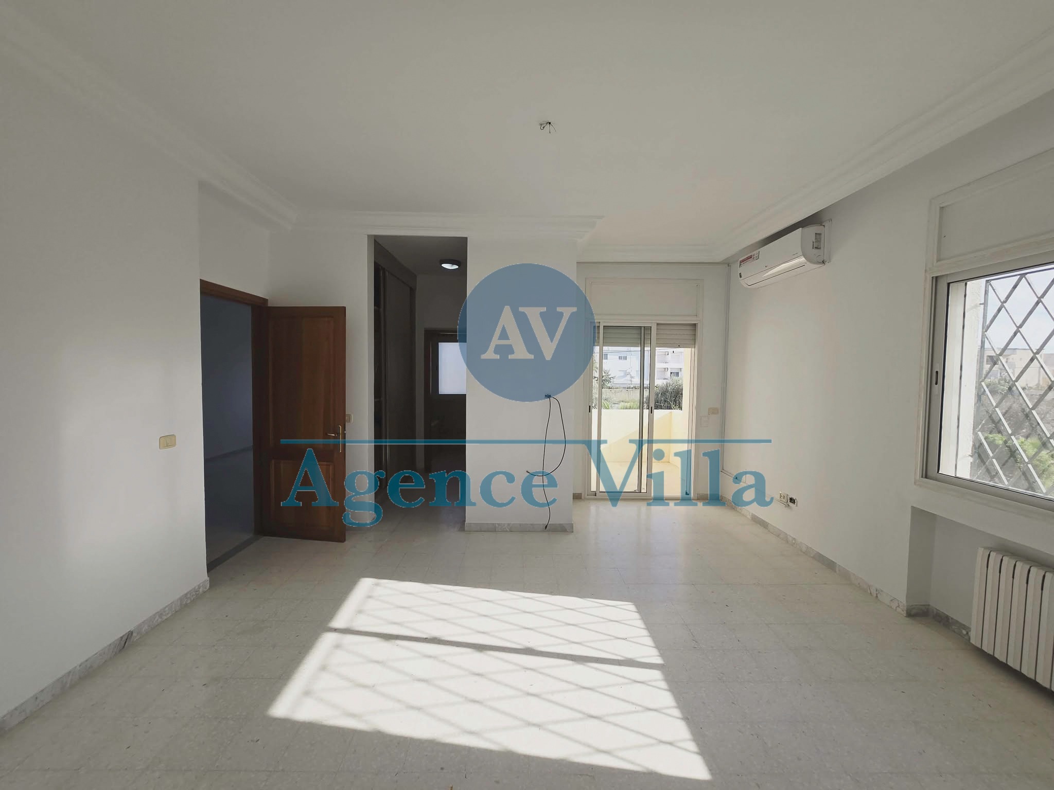 La Soukra&nbsp;La Soukra&nbsp;Location&nbsp;Appart. 4 pi�ces&nbsp;Villa s3 avec jardin a la soukra