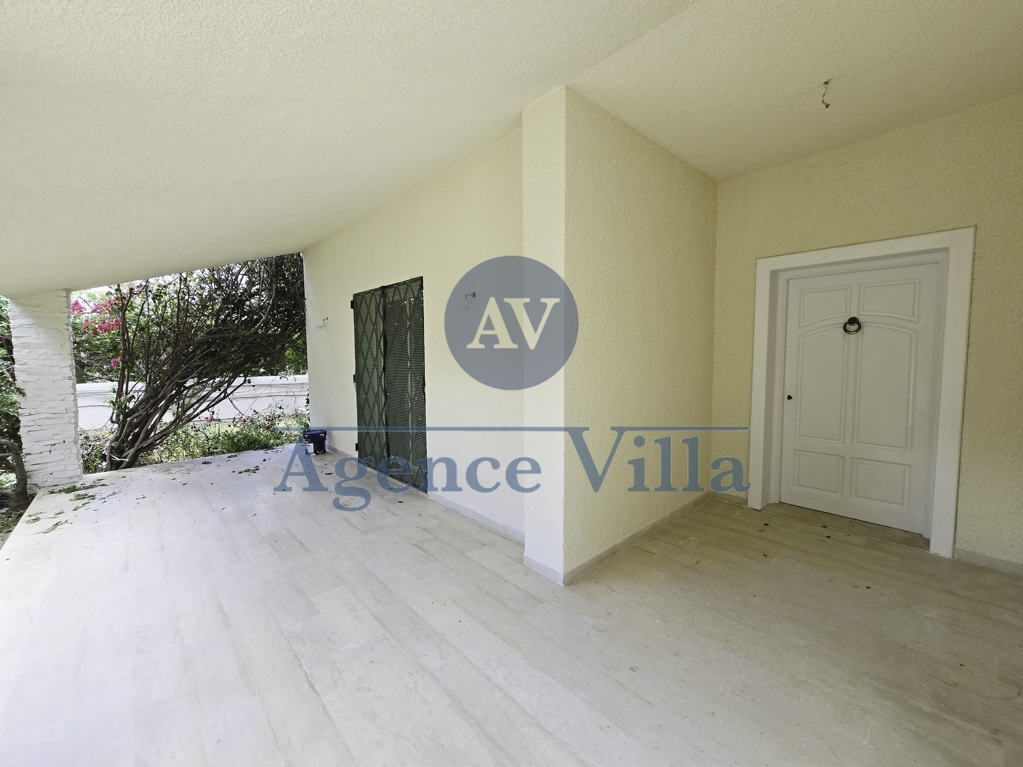 La Soukra&nbsp;La Soukra&nbsp;Location&nbsp;Appart. 4 pi�ces&nbsp;Villa s3 avec jardin a la soukra