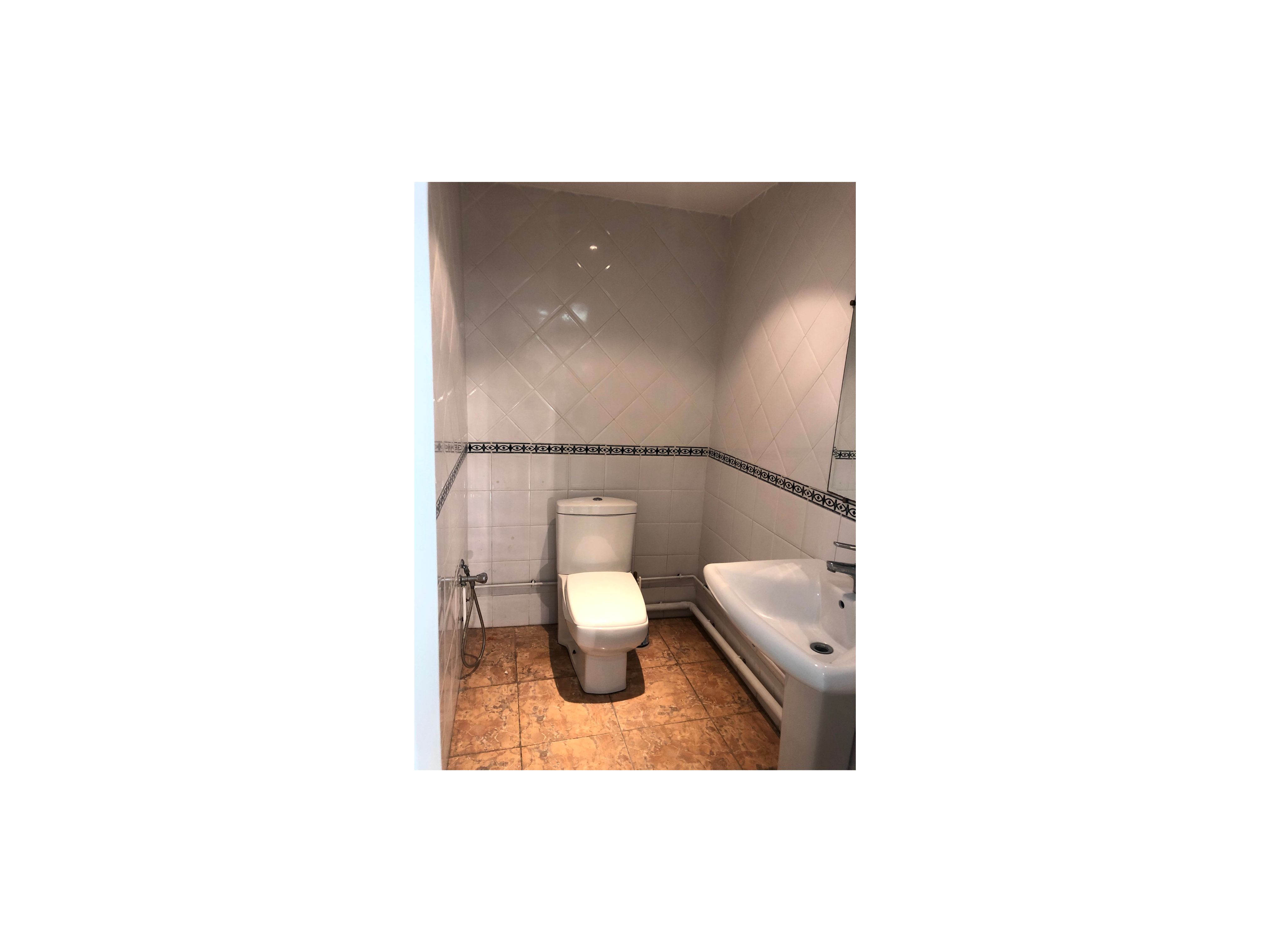 Ariana Ville&nbsp;Cite Ennasr 2&nbsp;Bureaux & Commerces&nbsp;G�rance libre&nbsp;Local commercial bvd hedi nouira ennasr2