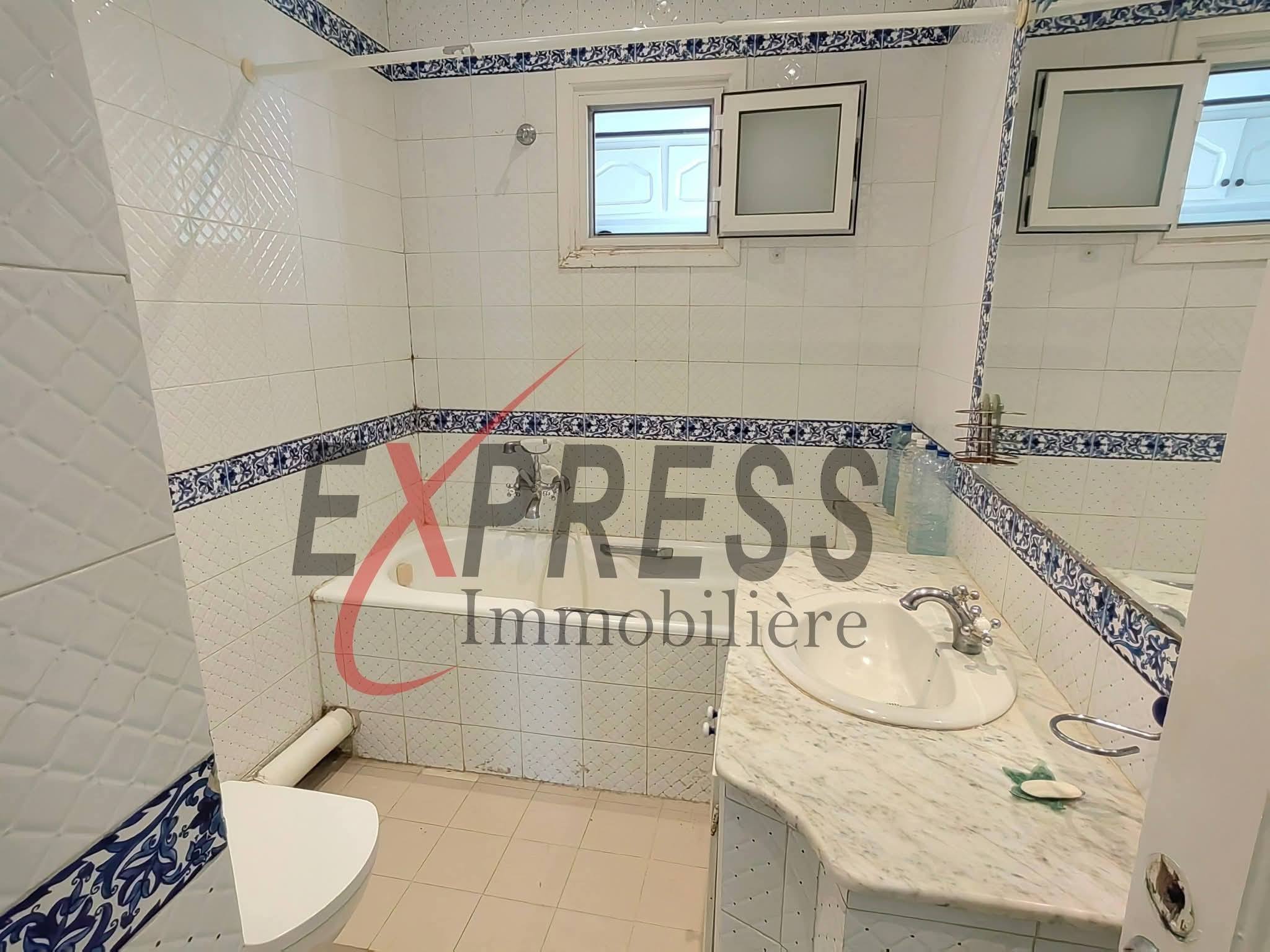 Ariana Ville&nbsp;El Menzah 7&nbsp;Vente&nbsp;Appart. 4 pi�ces&nbsp;Un appart s3 avec 2 places parking et cellier