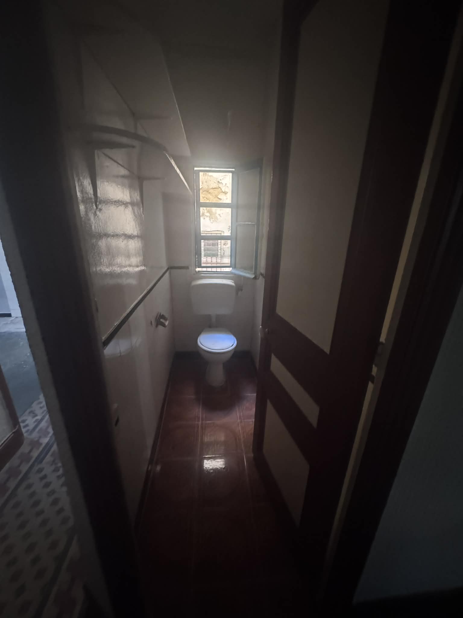 Bab Bhar&nbsp;Bab Bhar&nbsp;Vente&nbsp;Appart. 5 pi�ces+&nbsp;Un grand appartement � la rue d'angleterre