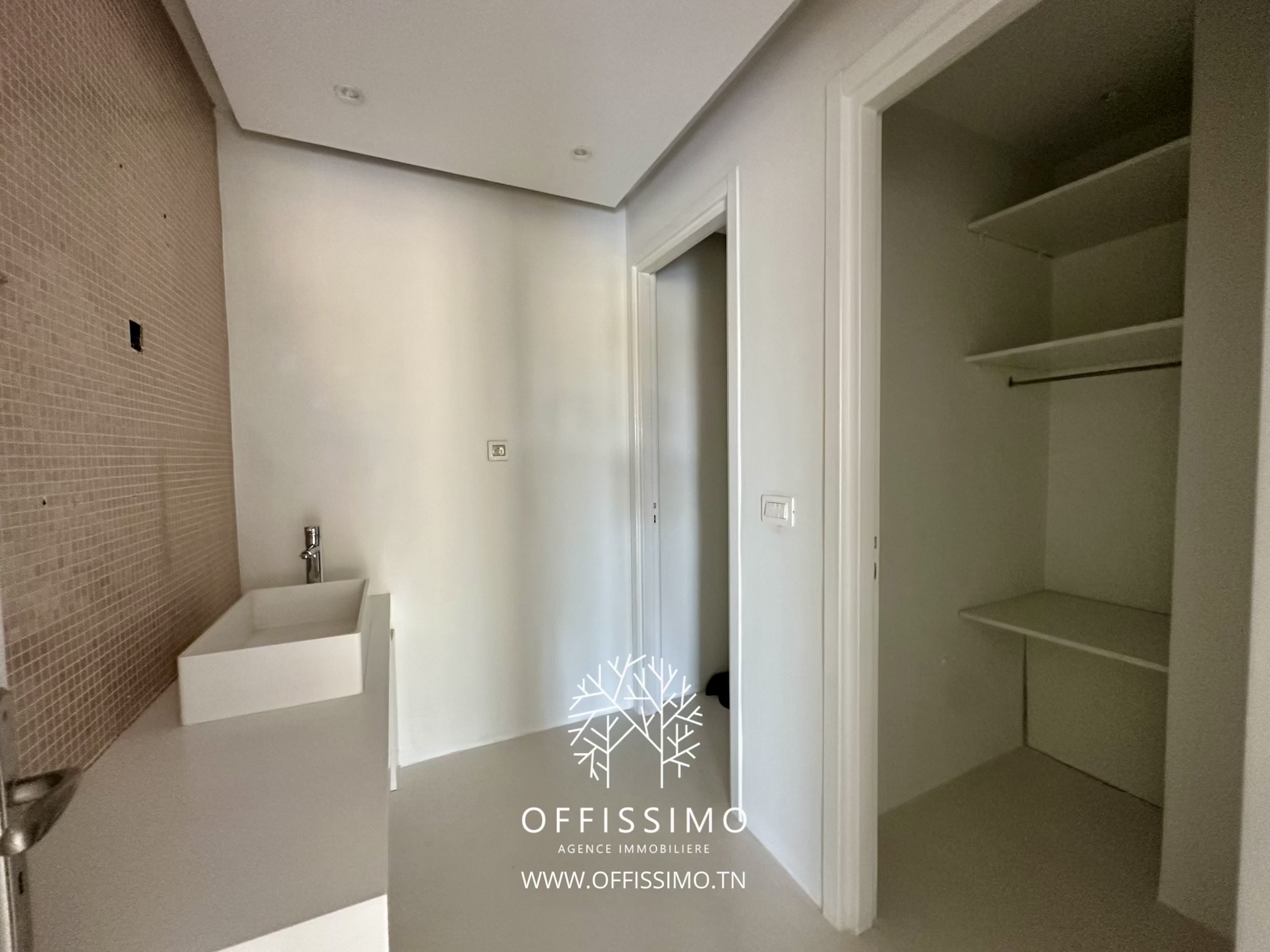 La Marsa&nbsp;Berge Du Lac&nbsp;Location&nbsp;Surfaces&nbsp;Bureau open space la marsa haut standing