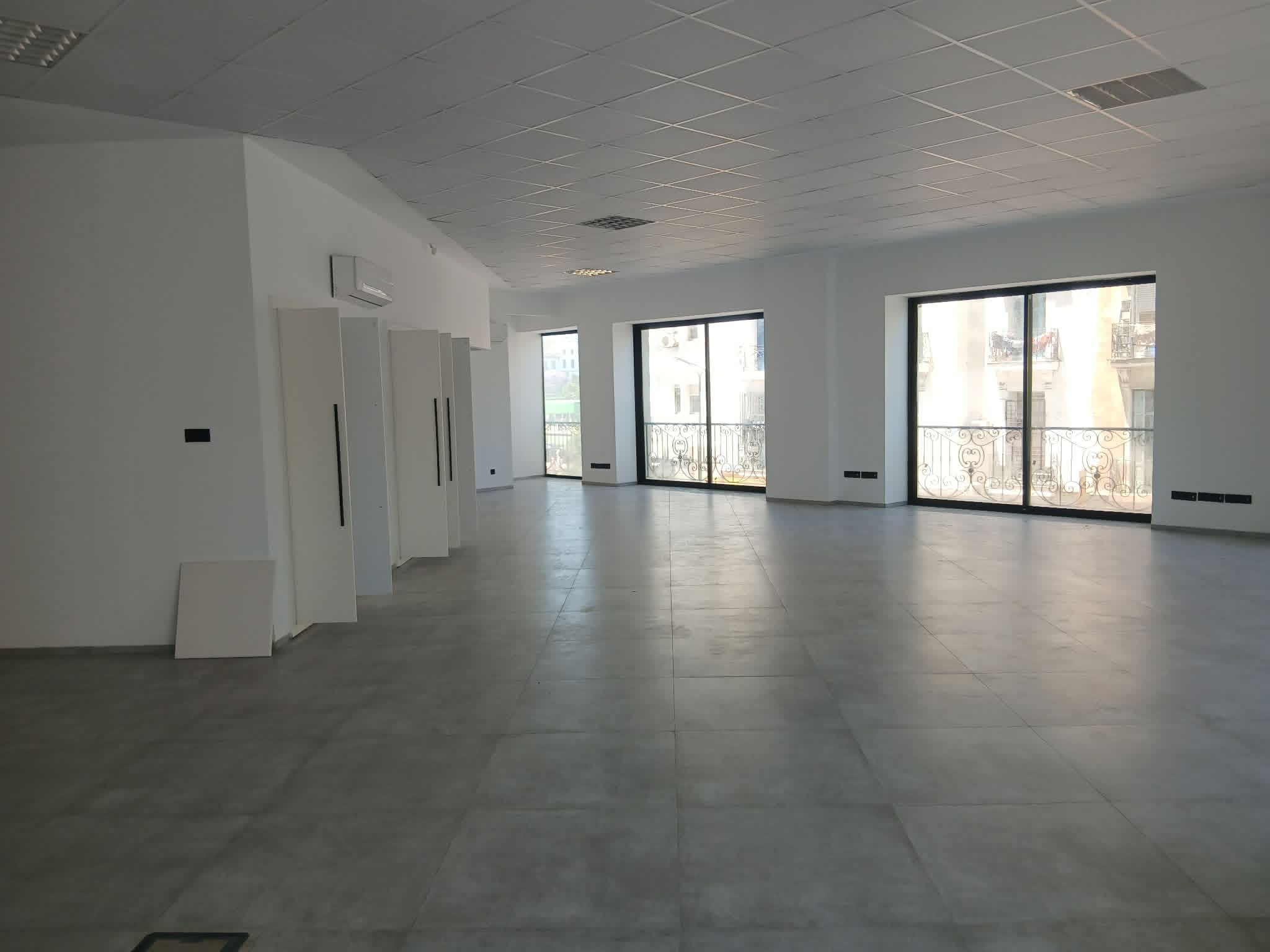 Bab Bhar&nbsp;Bab Bhar&nbsp;Bureaux & Commerces&nbsp;Bureau&nbsp;Exeptionnel open space neuf plein cv