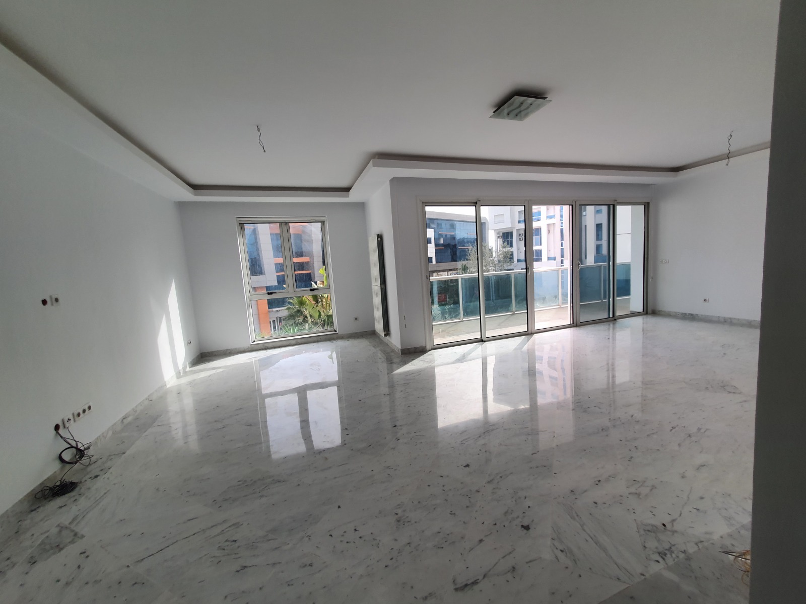 La Marsa&nbsp;Berge Du Lac&nbsp;Location&nbsp;Appart. 4 pi�ces&nbsp;Lac2 grand apparemment 205m2