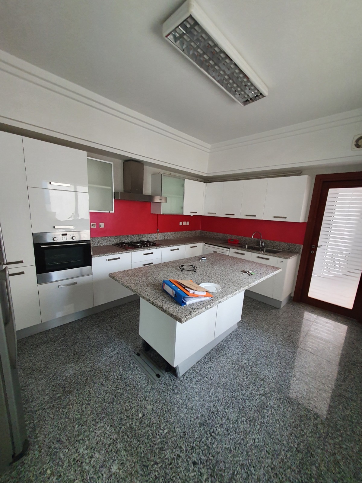 La Marsa&nbsp;Berge Du Lac&nbsp;Location&nbsp;Appart. 4 pi�ces&nbsp;Lac2 grand apparemment 205m2