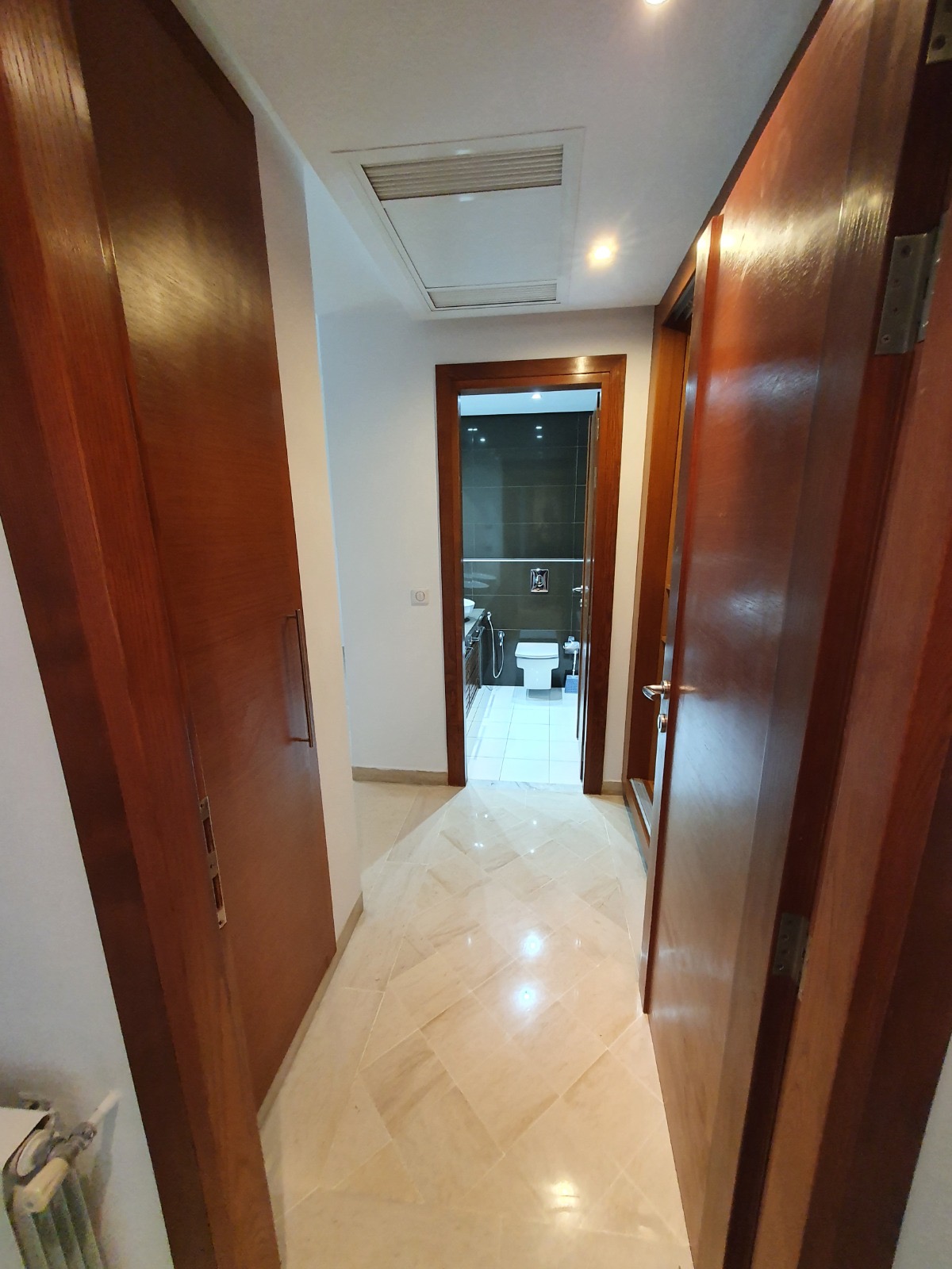 La Marsa&nbsp;Berge Du Lac&nbsp;Location&nbsp;Appart. 4 pi�ces&nbsp;Lac2 grand apparemment 205m2
