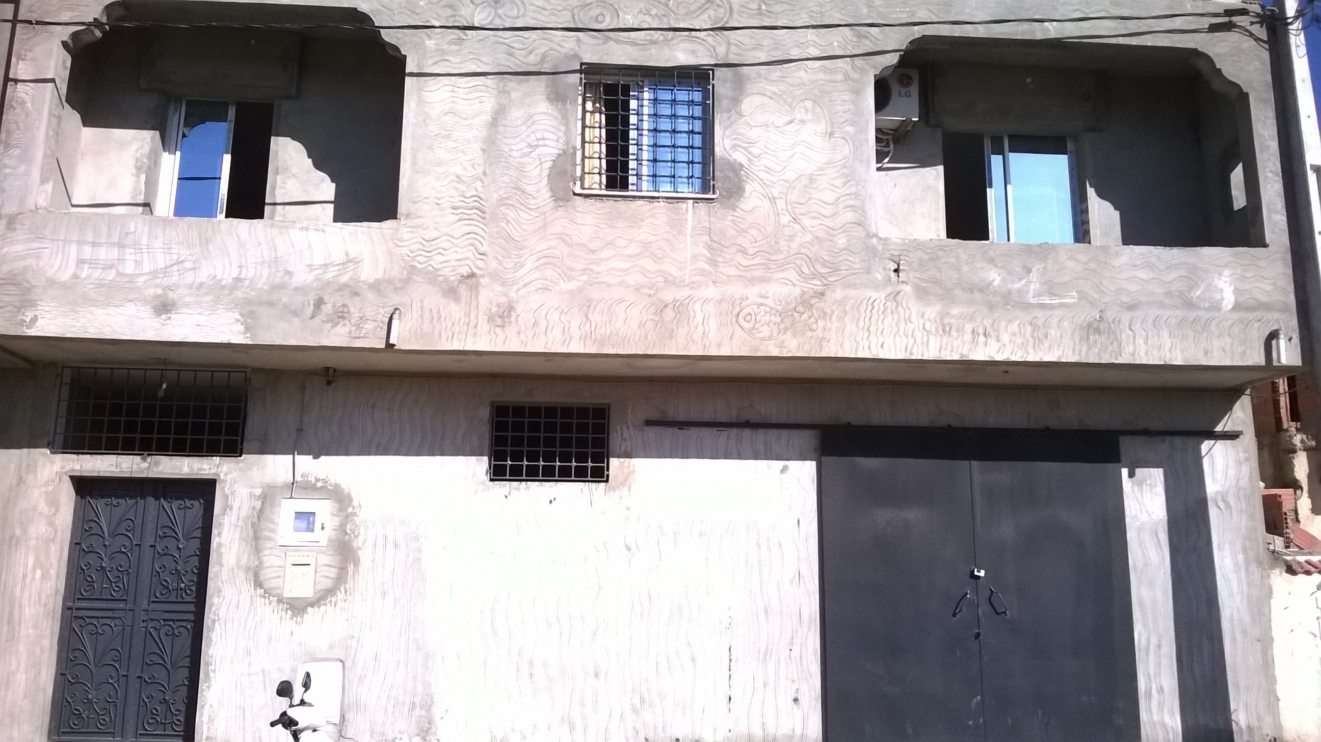 Menzel Jemil&nbsp;Cite El Baali&nbsp;Vente&nbsp;Appart. 3 pi�ces&nbsp;Grande maison au premiere etage avec garage